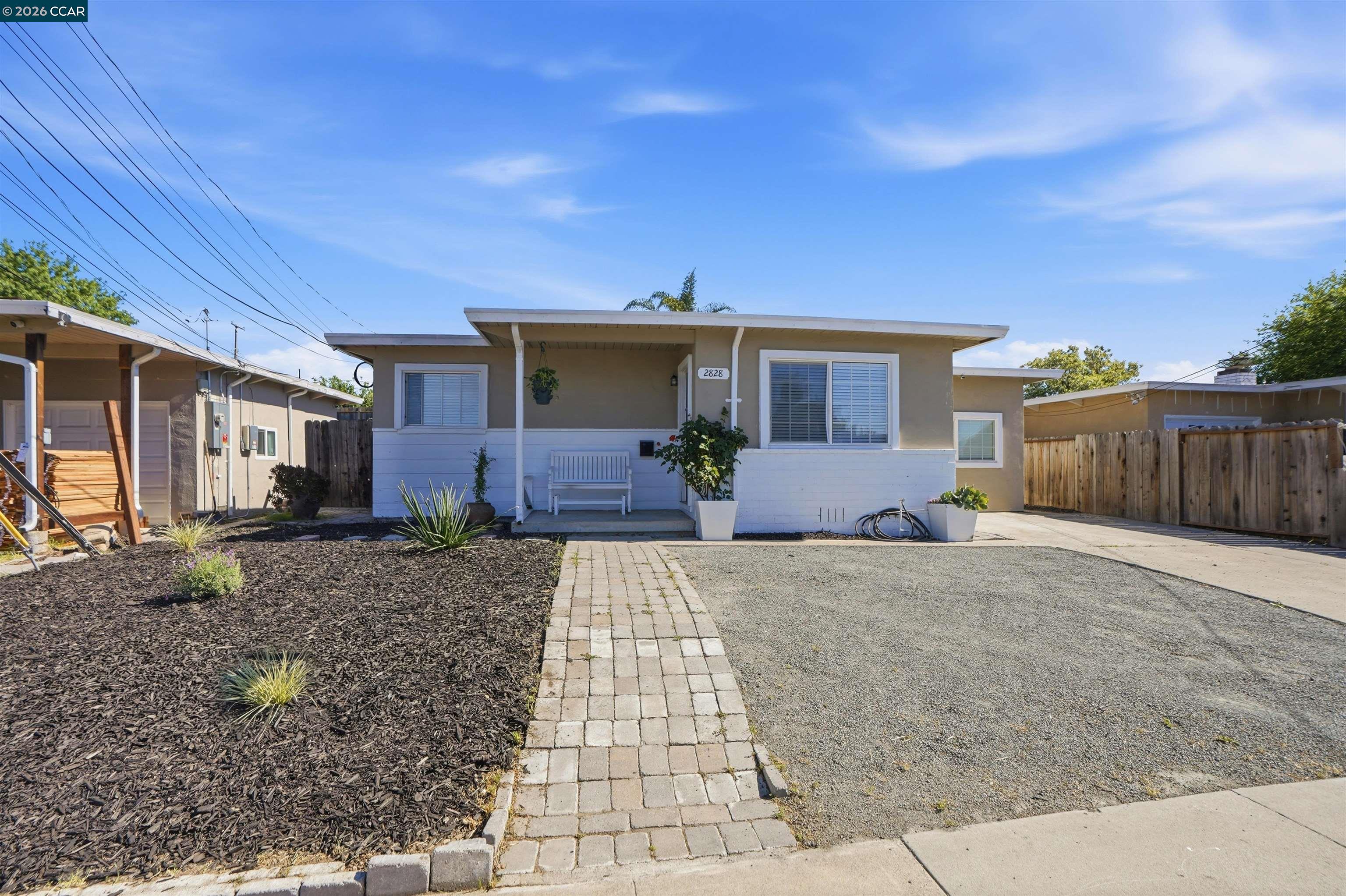 2828 Hilltop
