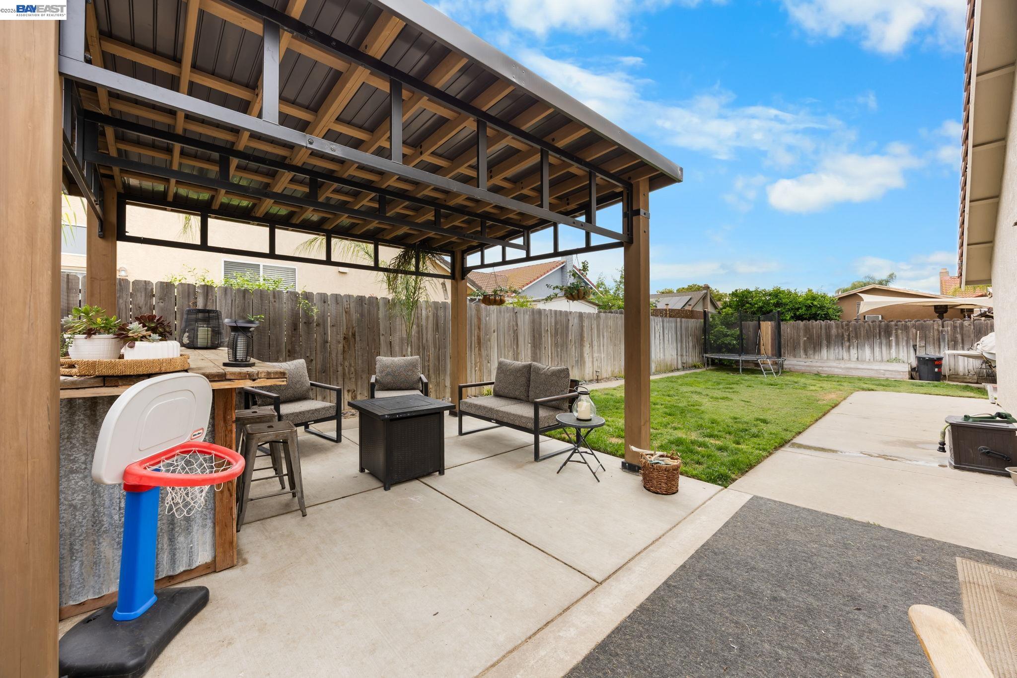 502 Chablis Way