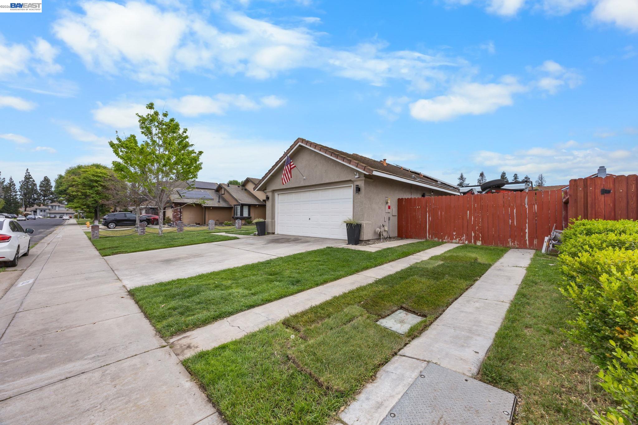 502 Chablis Way