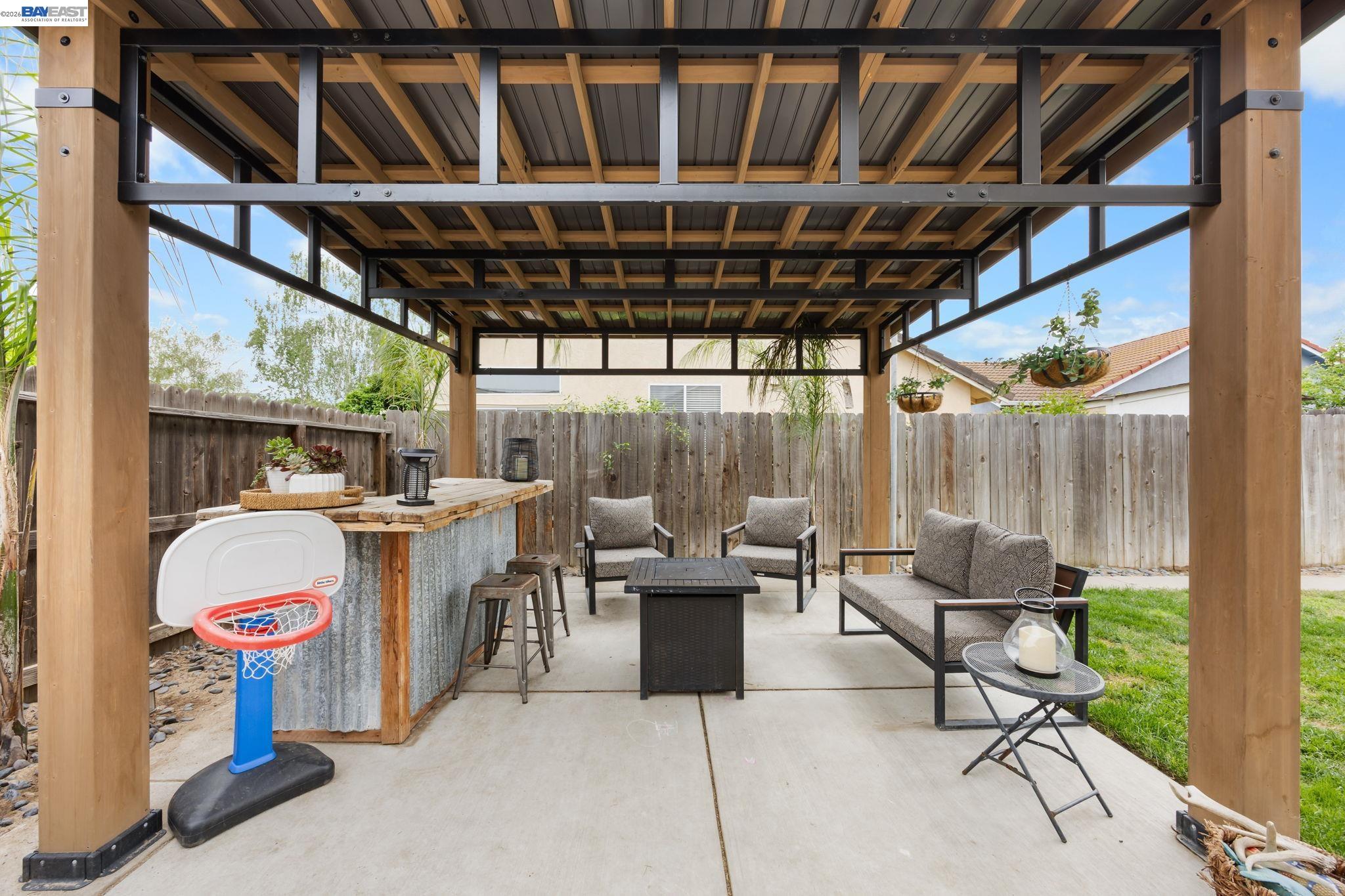502 Chablis Way