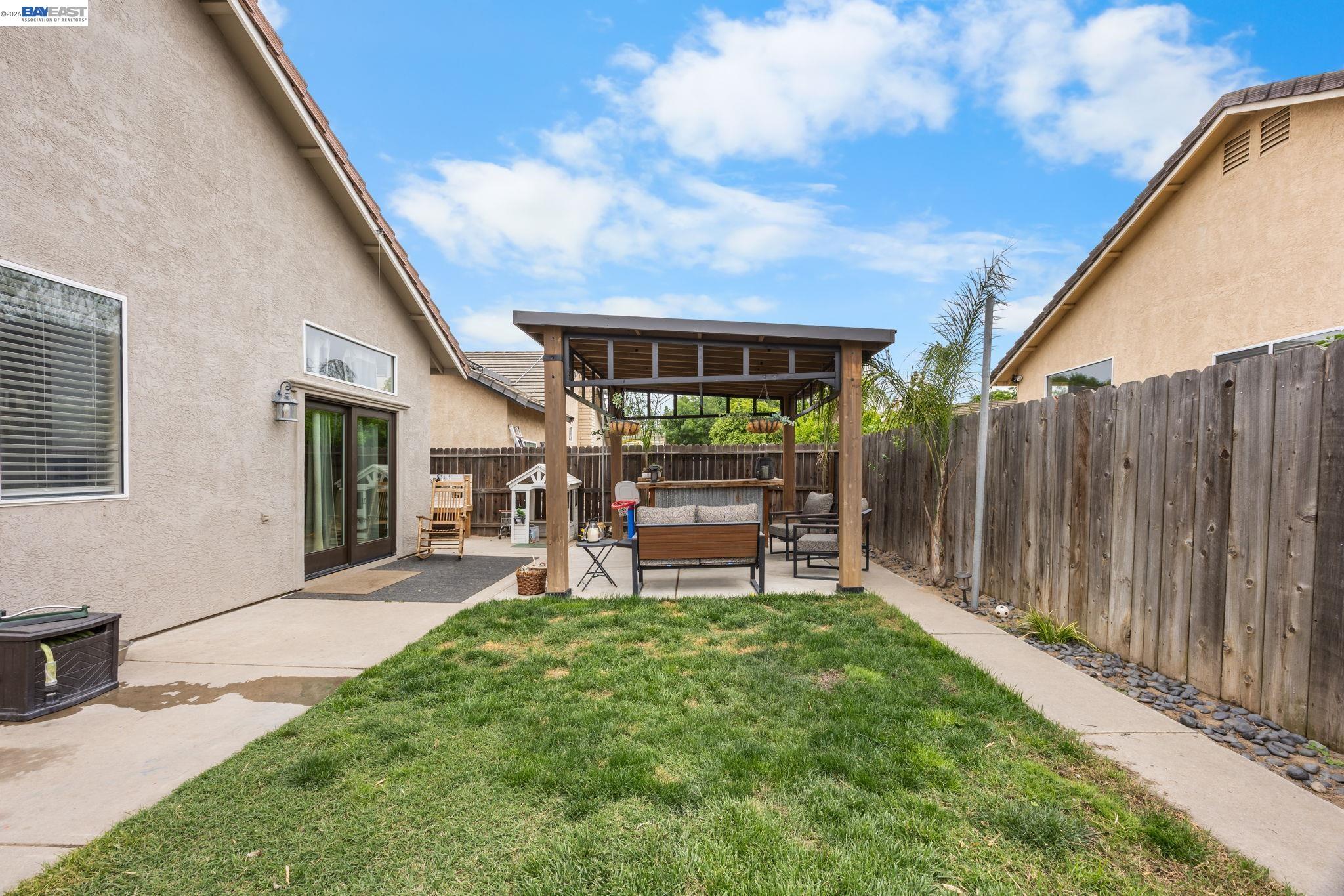 502 Chablis Way