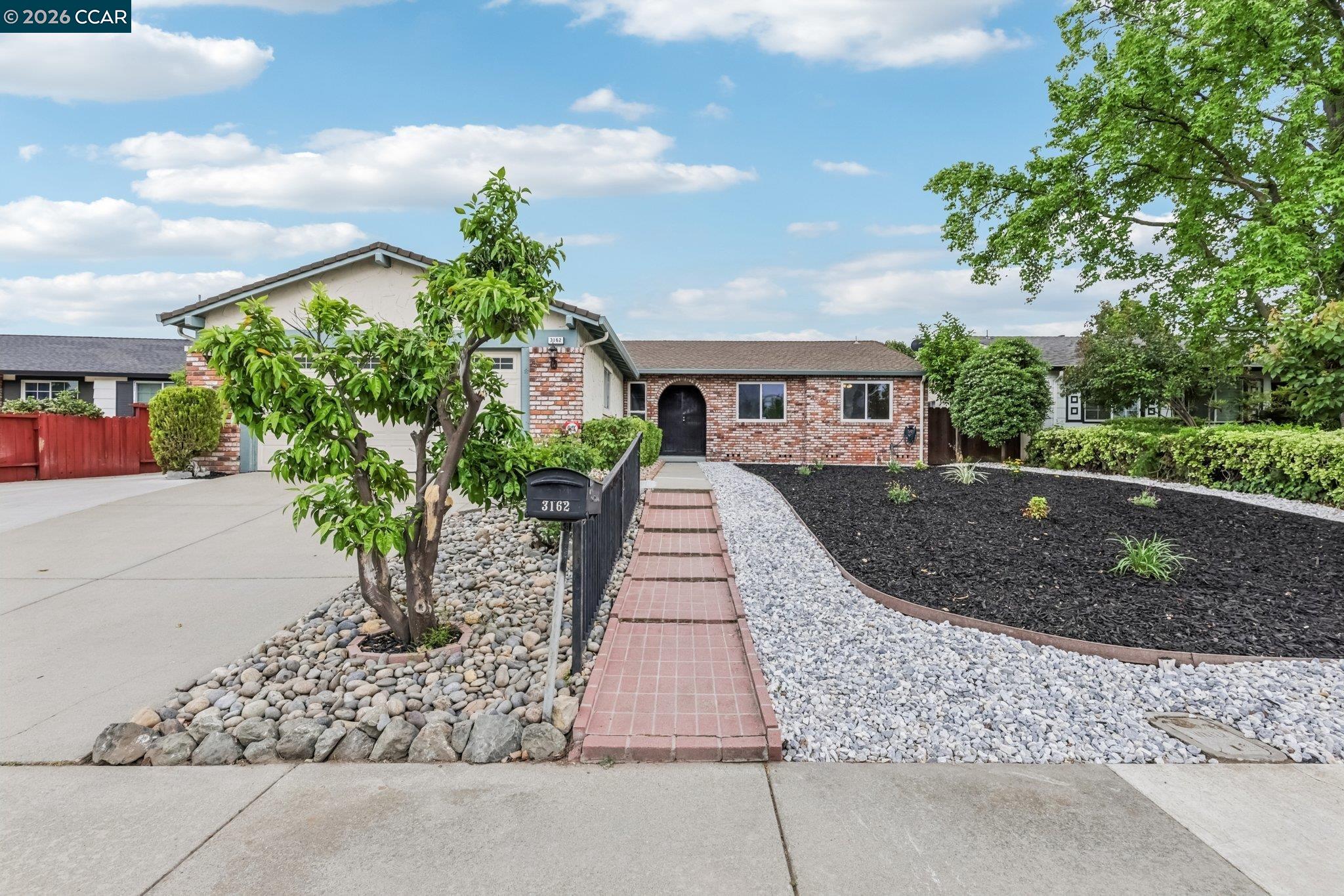 3162 Westbourne Dr