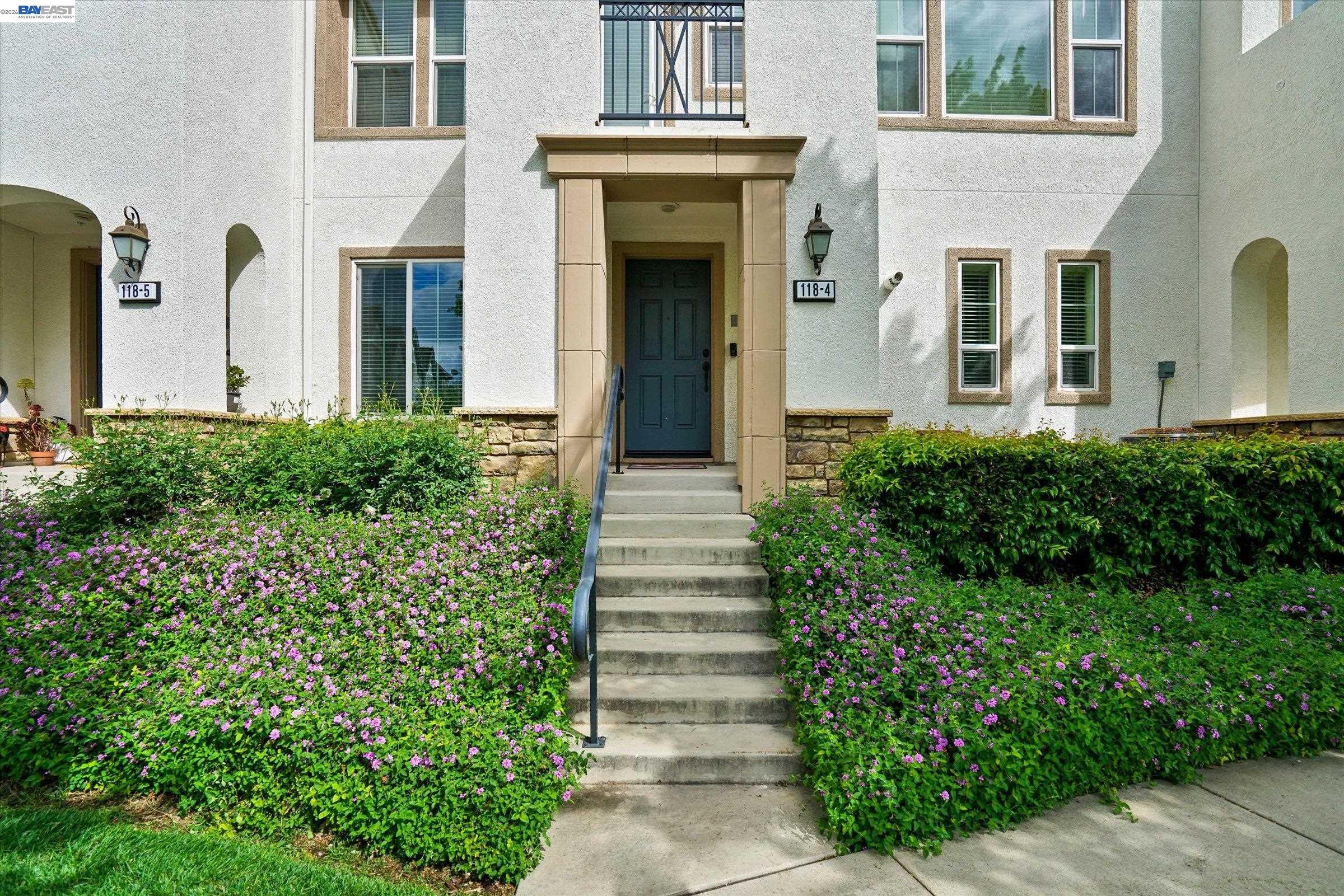 118 Selby Ln # 4