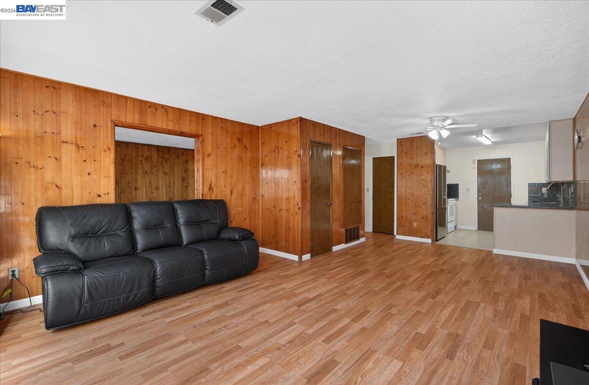 8373 Locust Pl