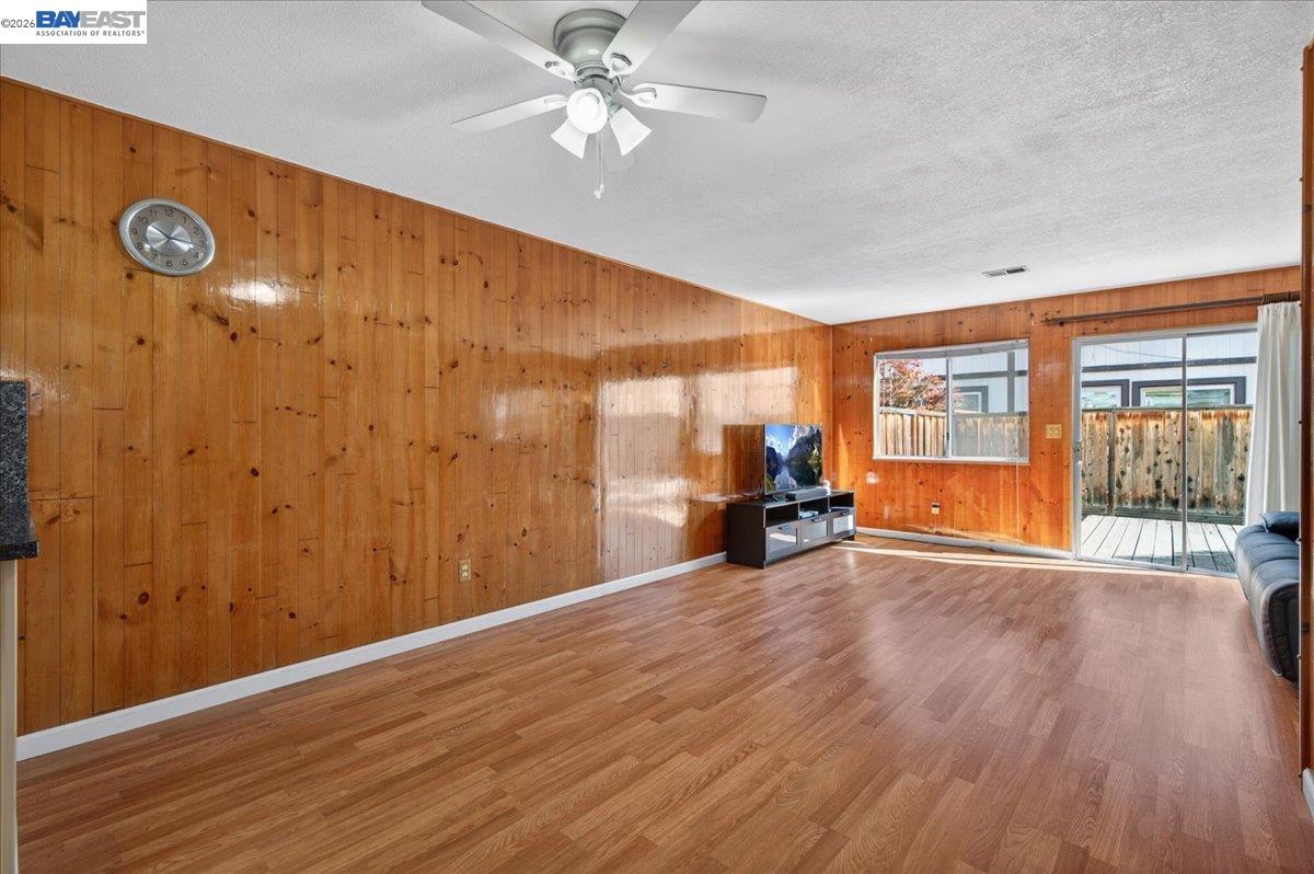 8373 Locust Pl