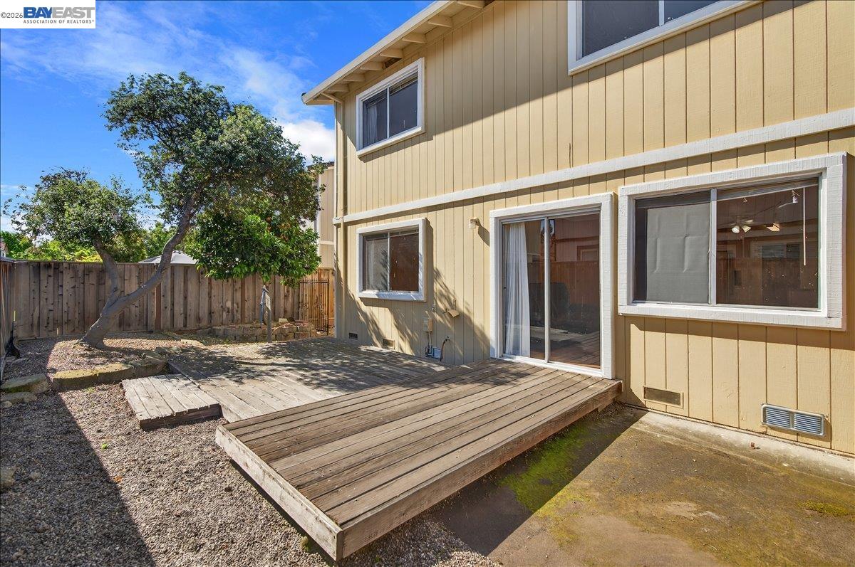 8373 Locust Pl