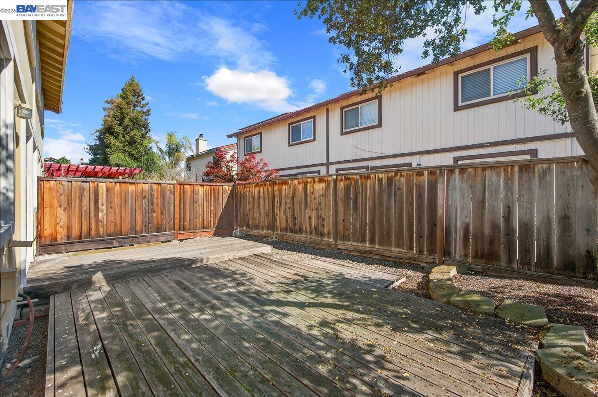8373 Locust Pl