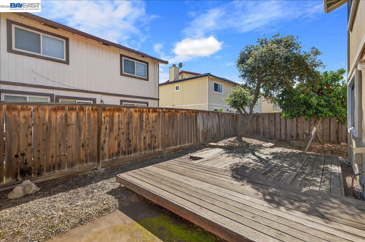 8373 Locust Pl