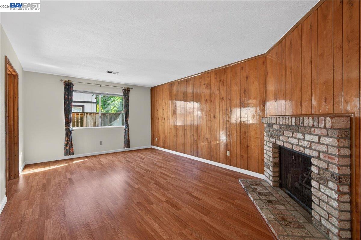 8373 Locust Pl
