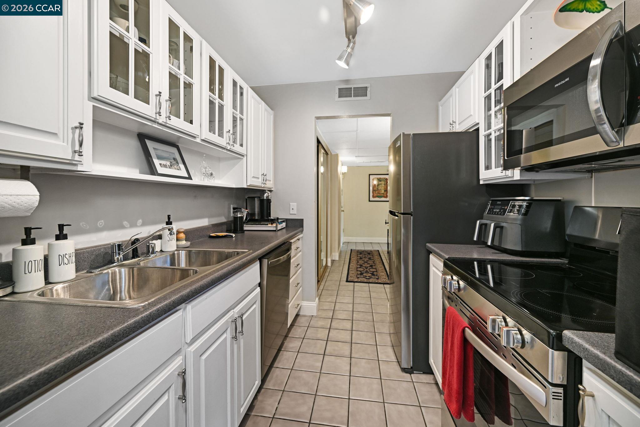 360 N Civic Dr # 204