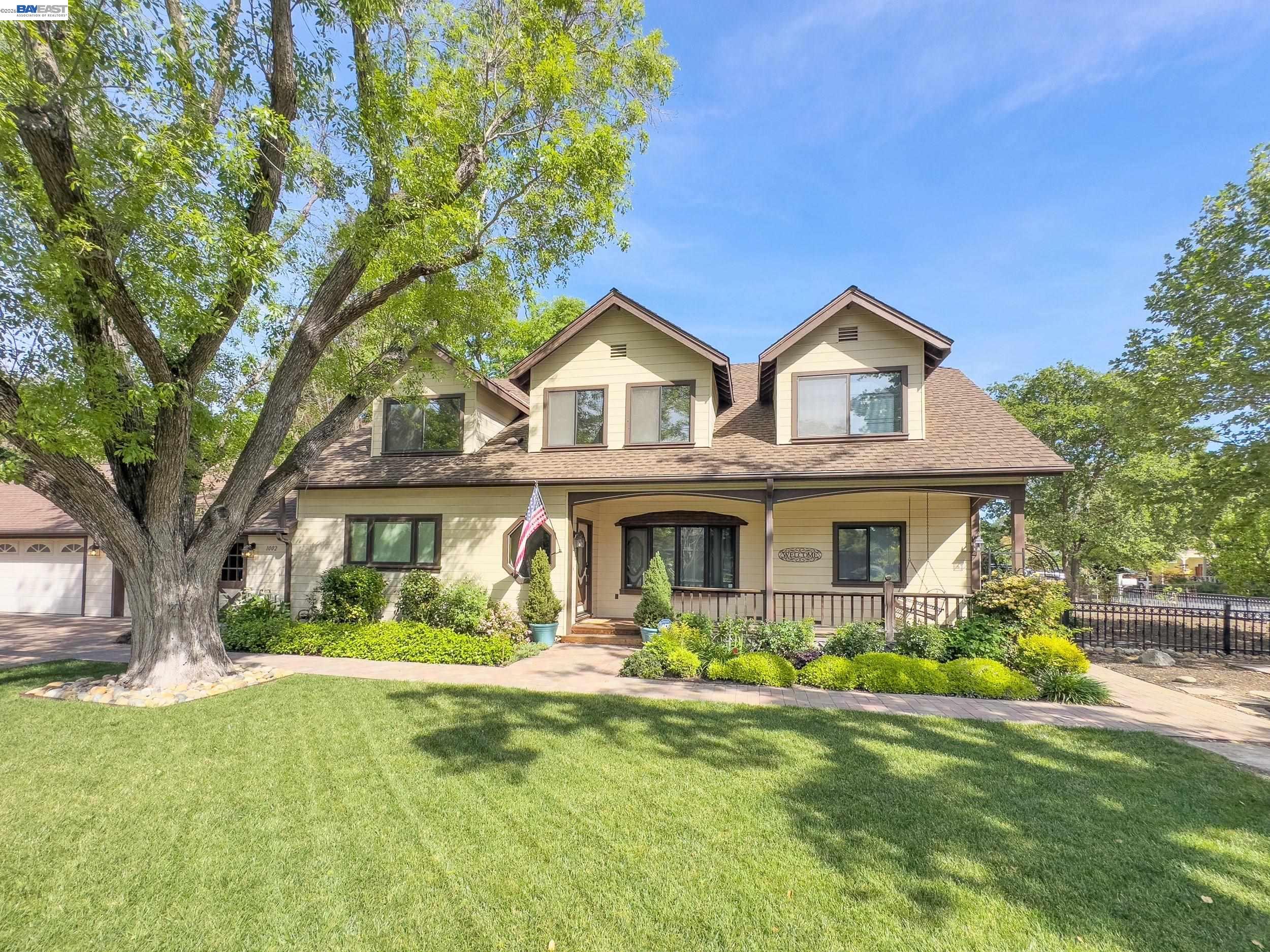 1002 El Curtola Blvd