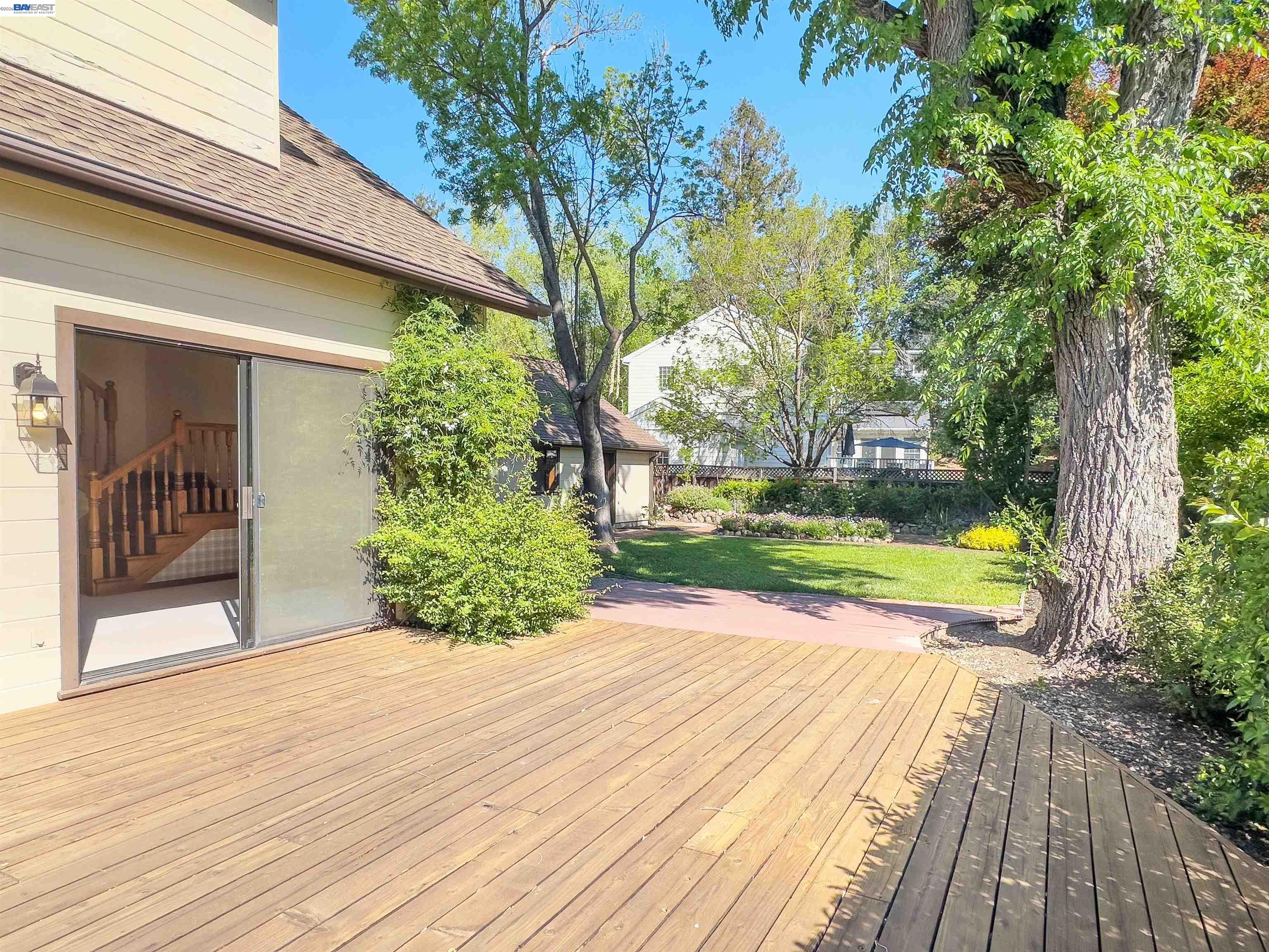 1002 El Curtola Blvd