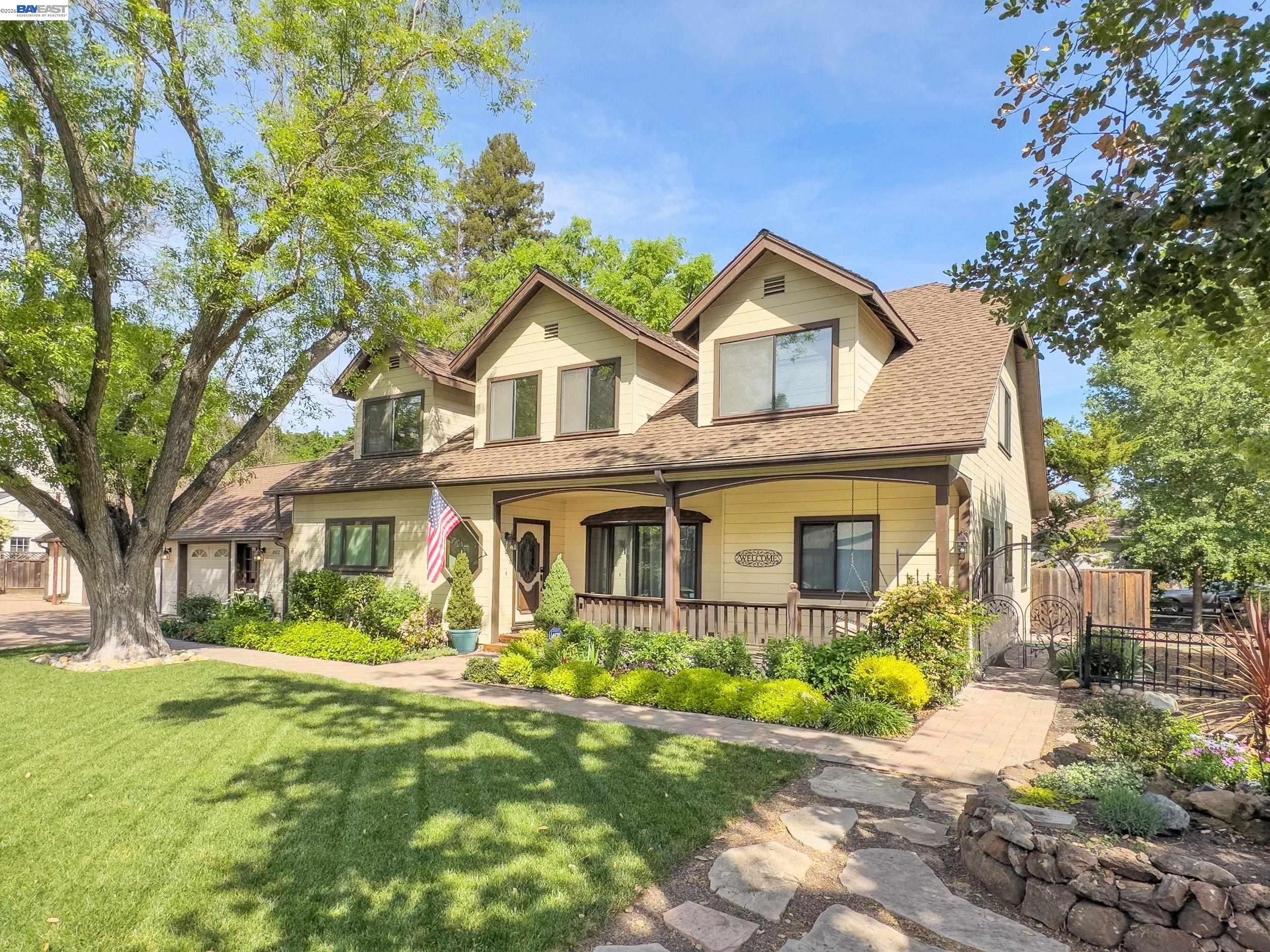 1002 El Curtola Blvd