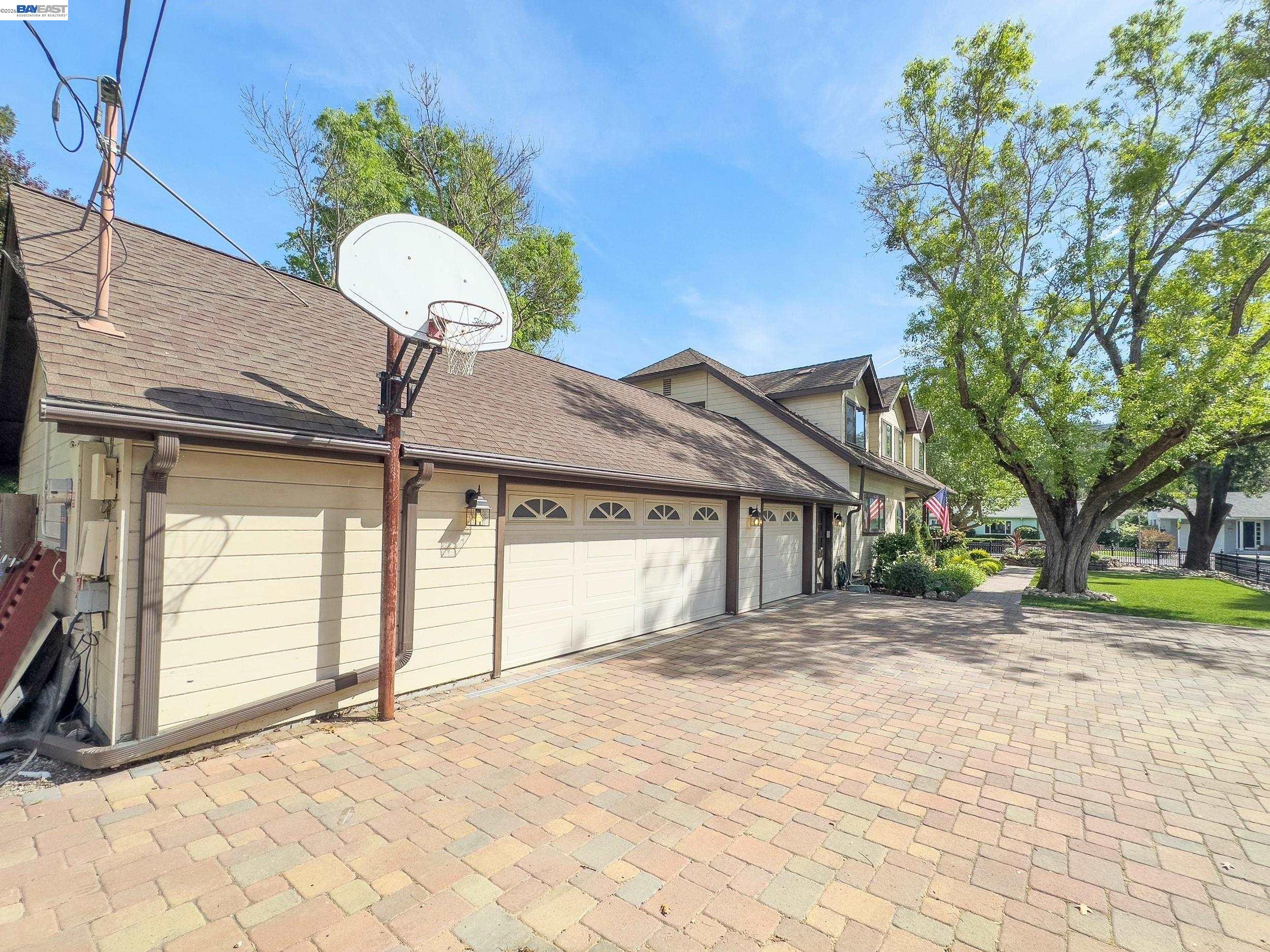 1002 El Curtola Blvd