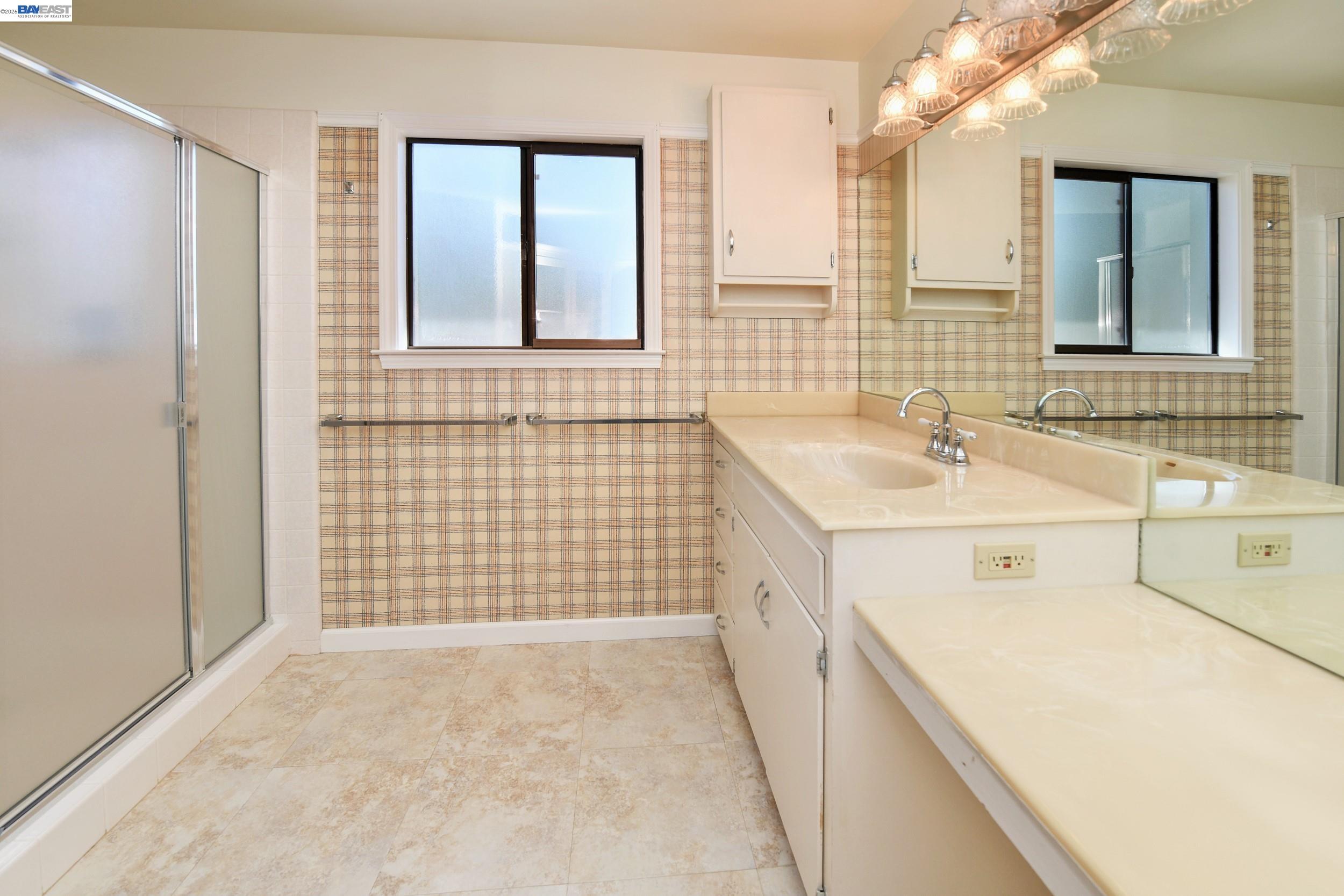 1002 El Curtola Blvd