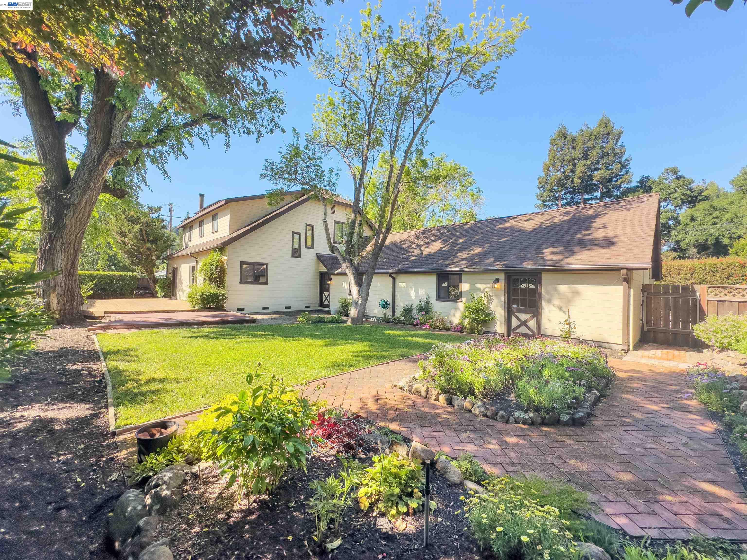 1002 El Curtola Blvd