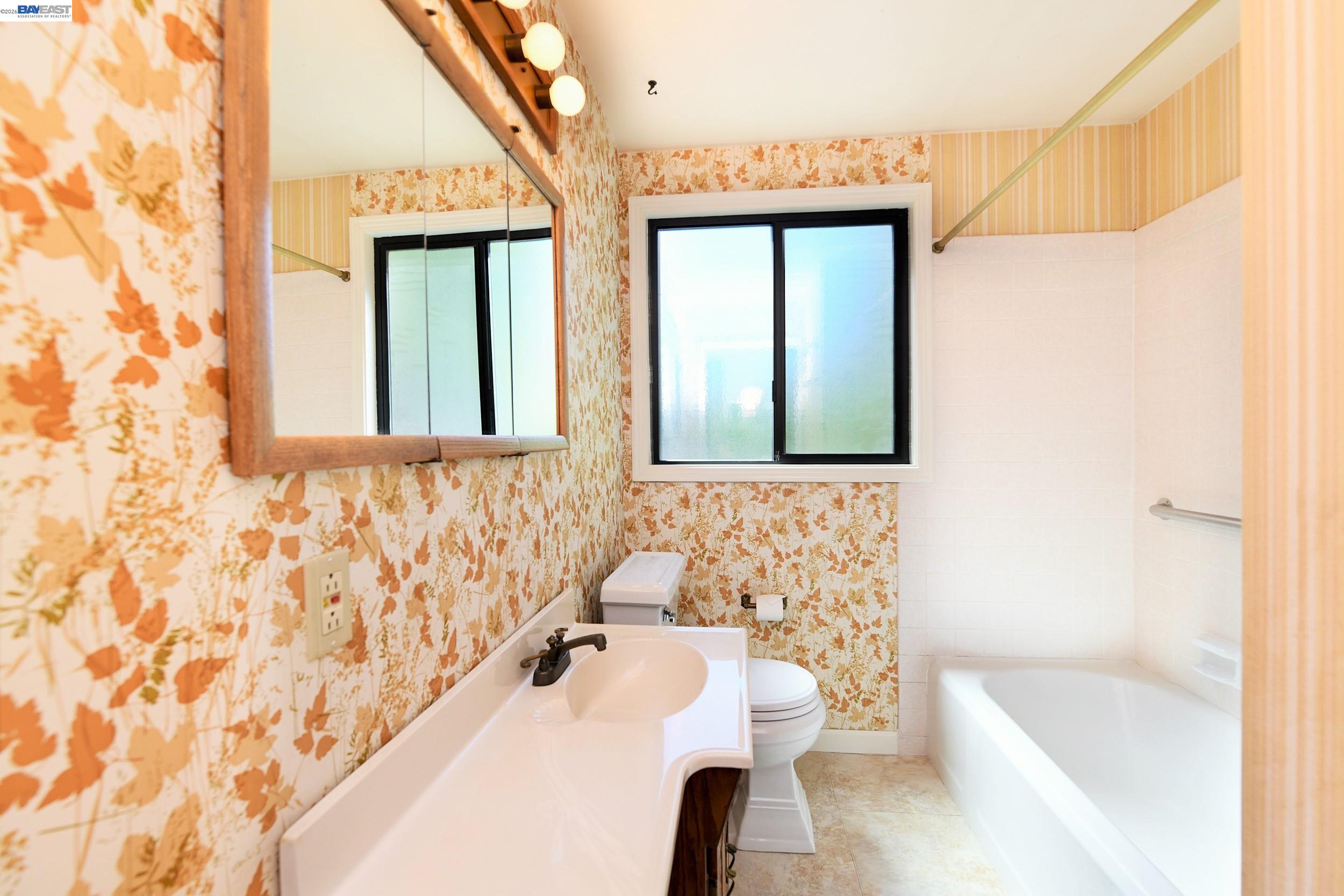 1002 El Curtola Blvd