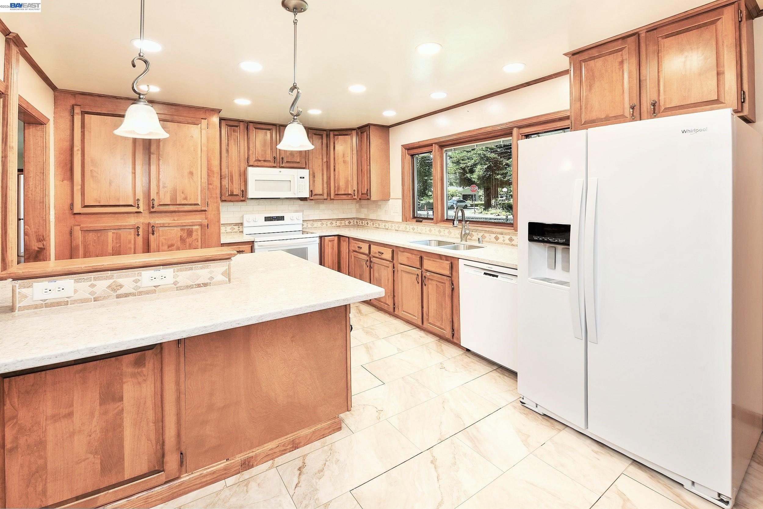 1002 El Curtola Blvd