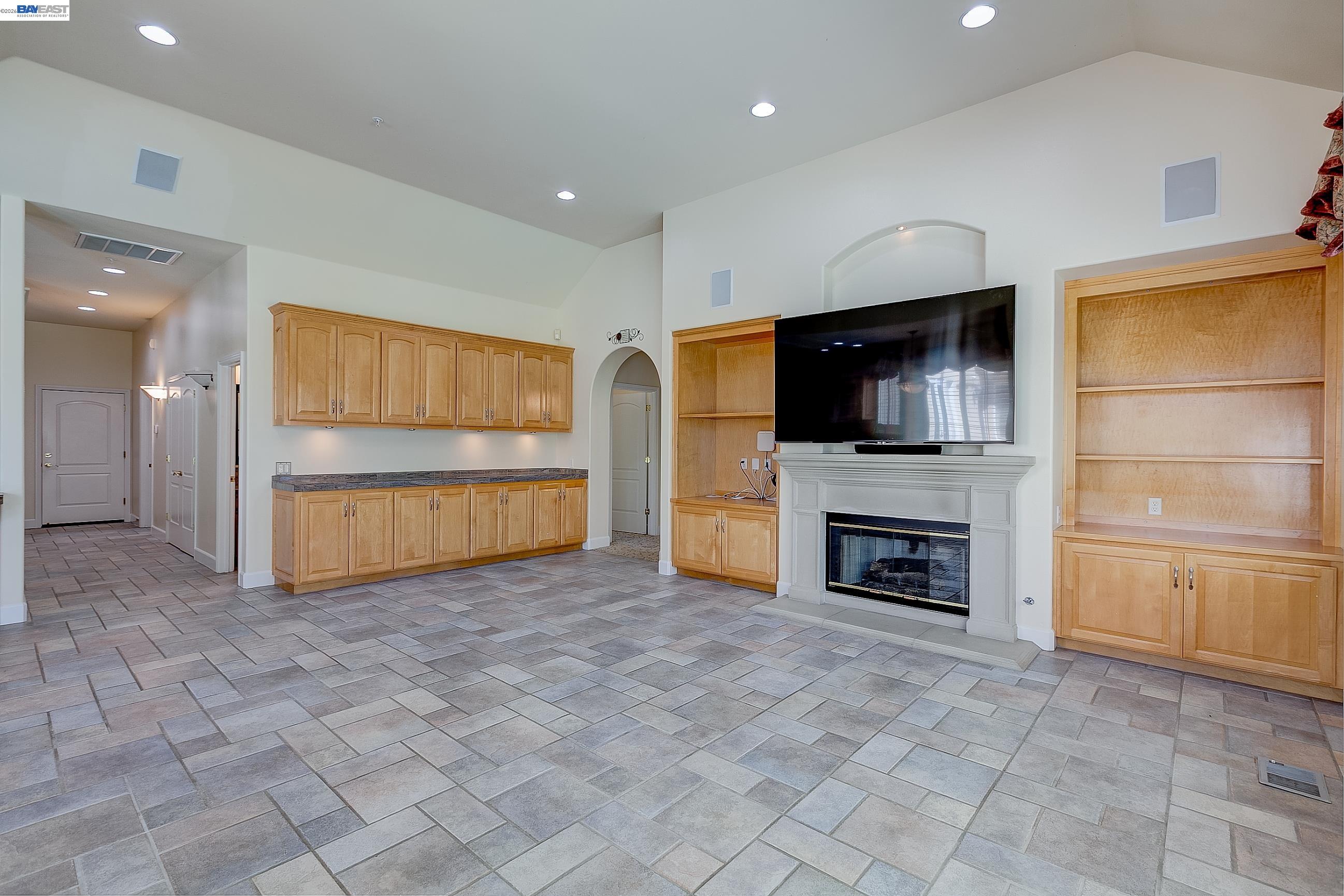 2779 E RUBY HILL DR