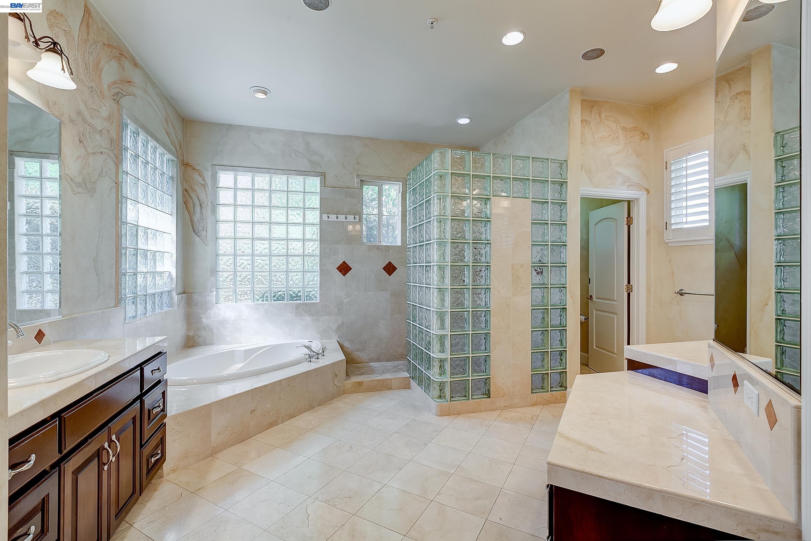 2779 E RUBY HILL DR