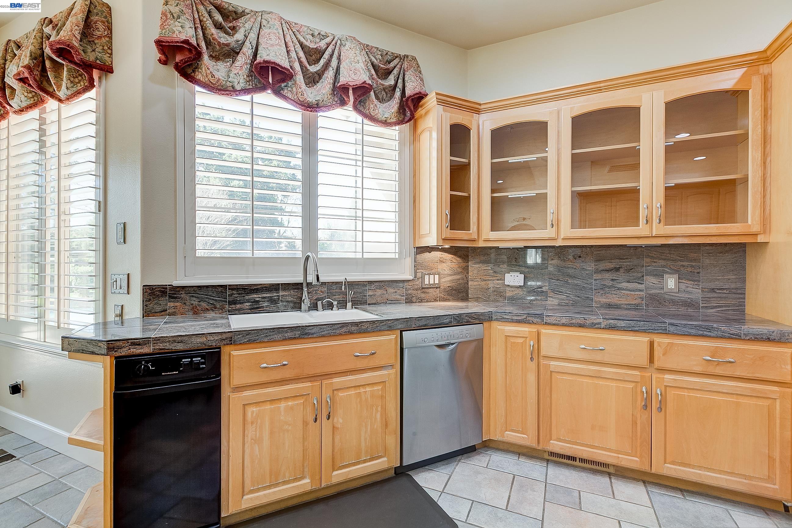 2779 E RUBY HILL DR