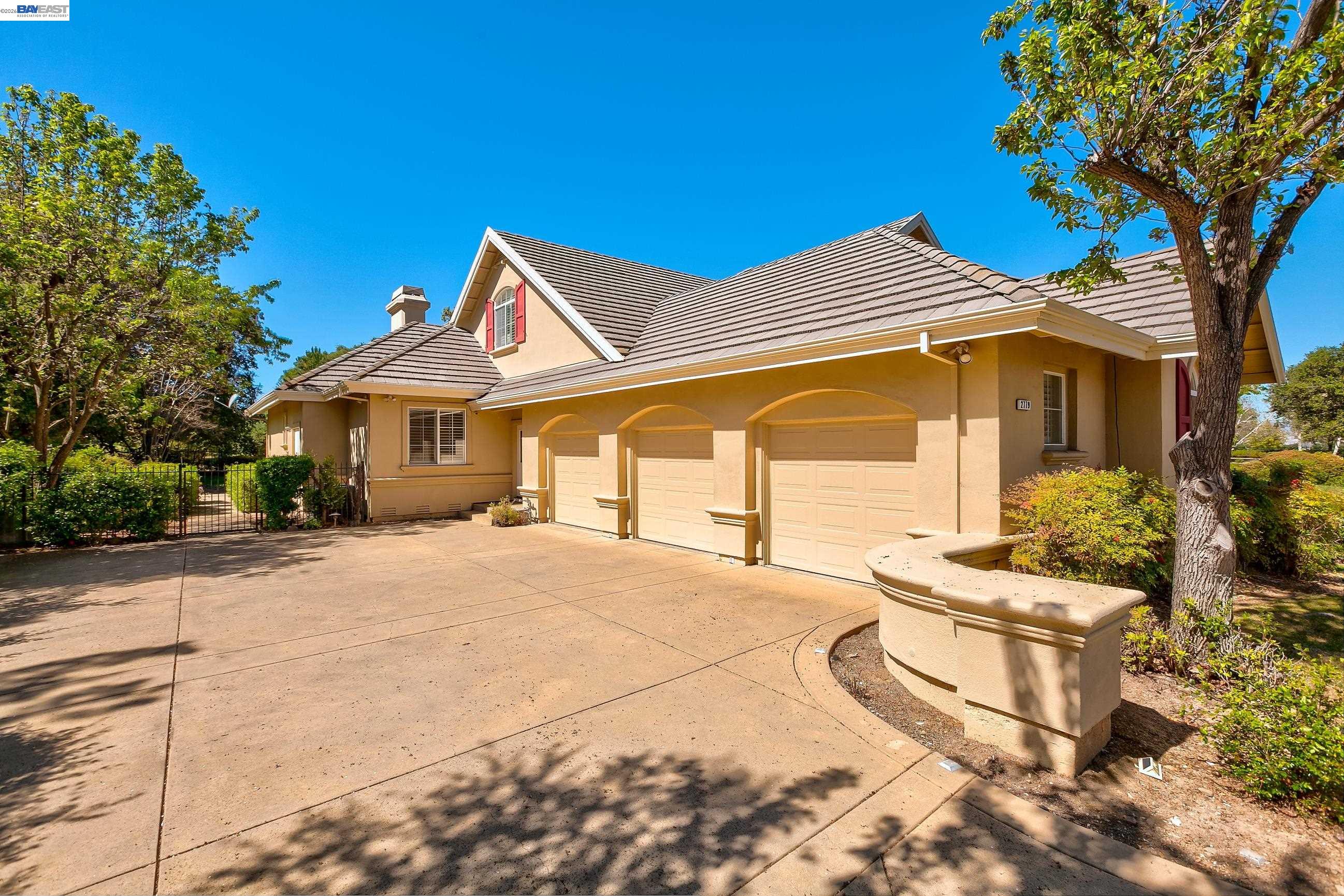 2779 E RUBY HILL DR