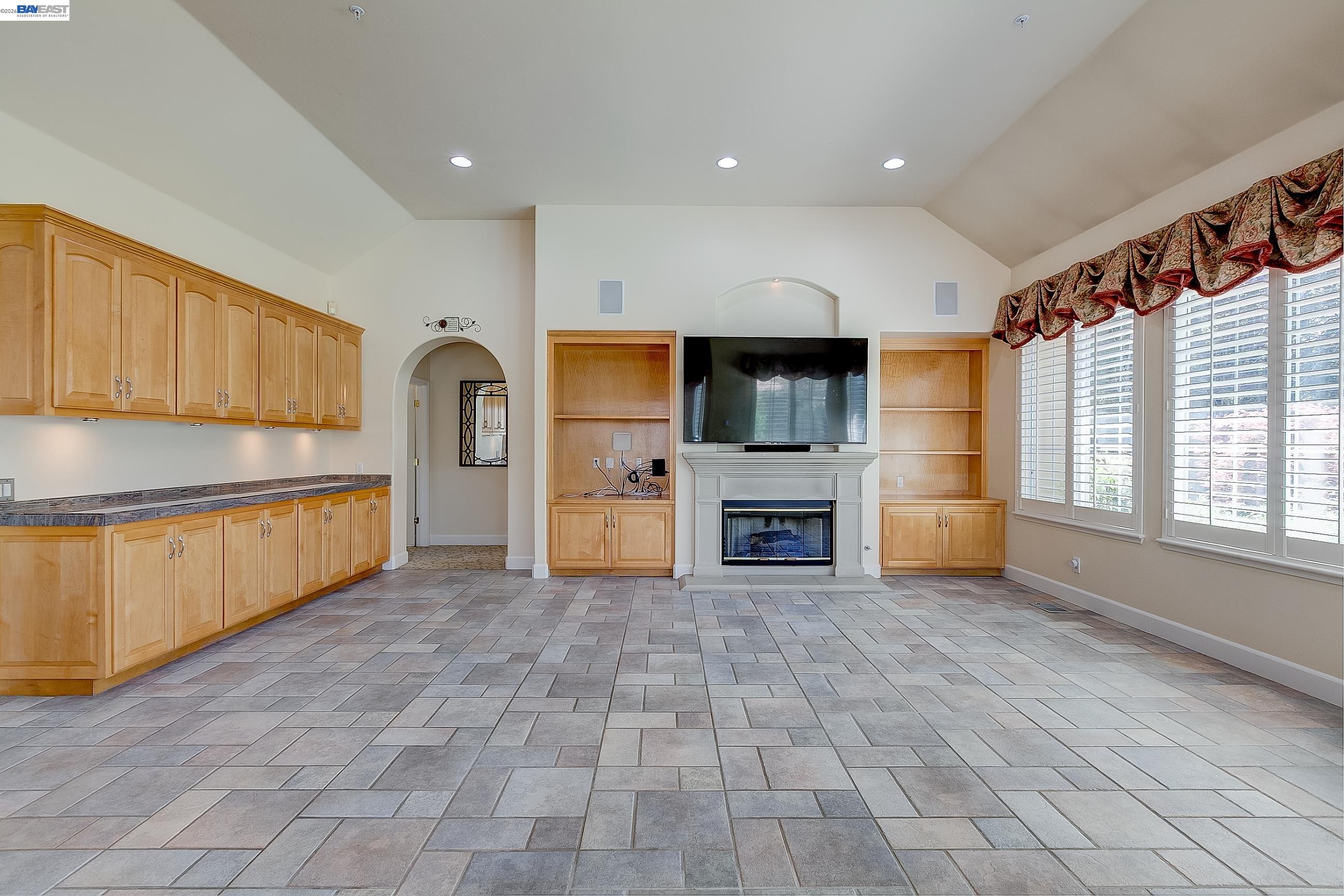 2779 E RUBY HILL DR