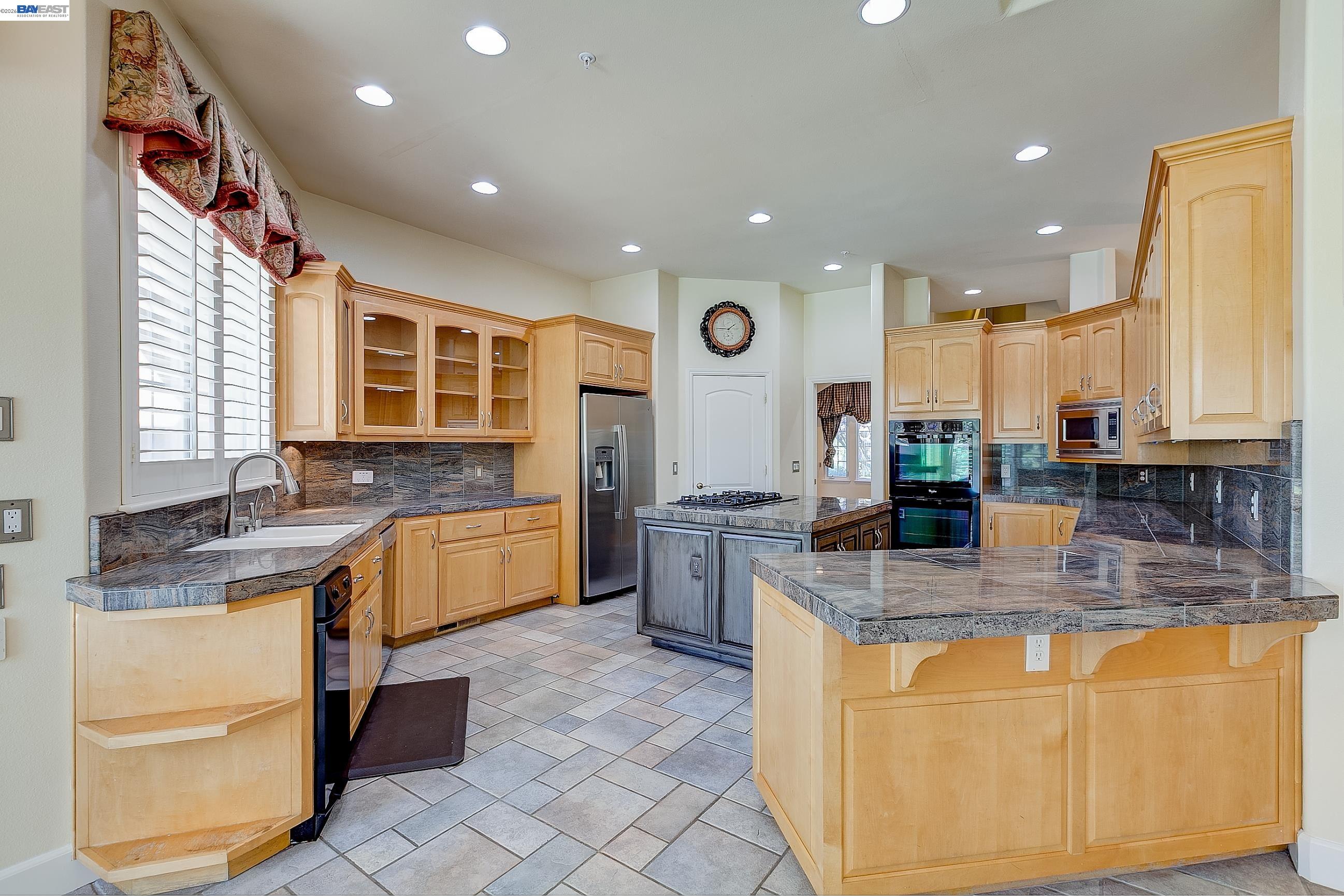 2779 E RUBY HILL DR