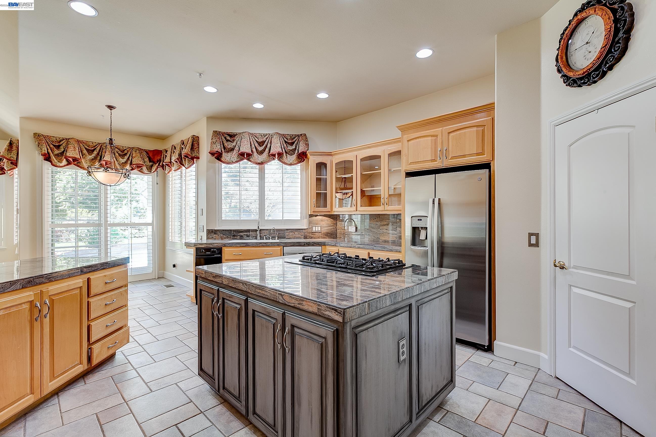 2779 E RUBY HILL DR