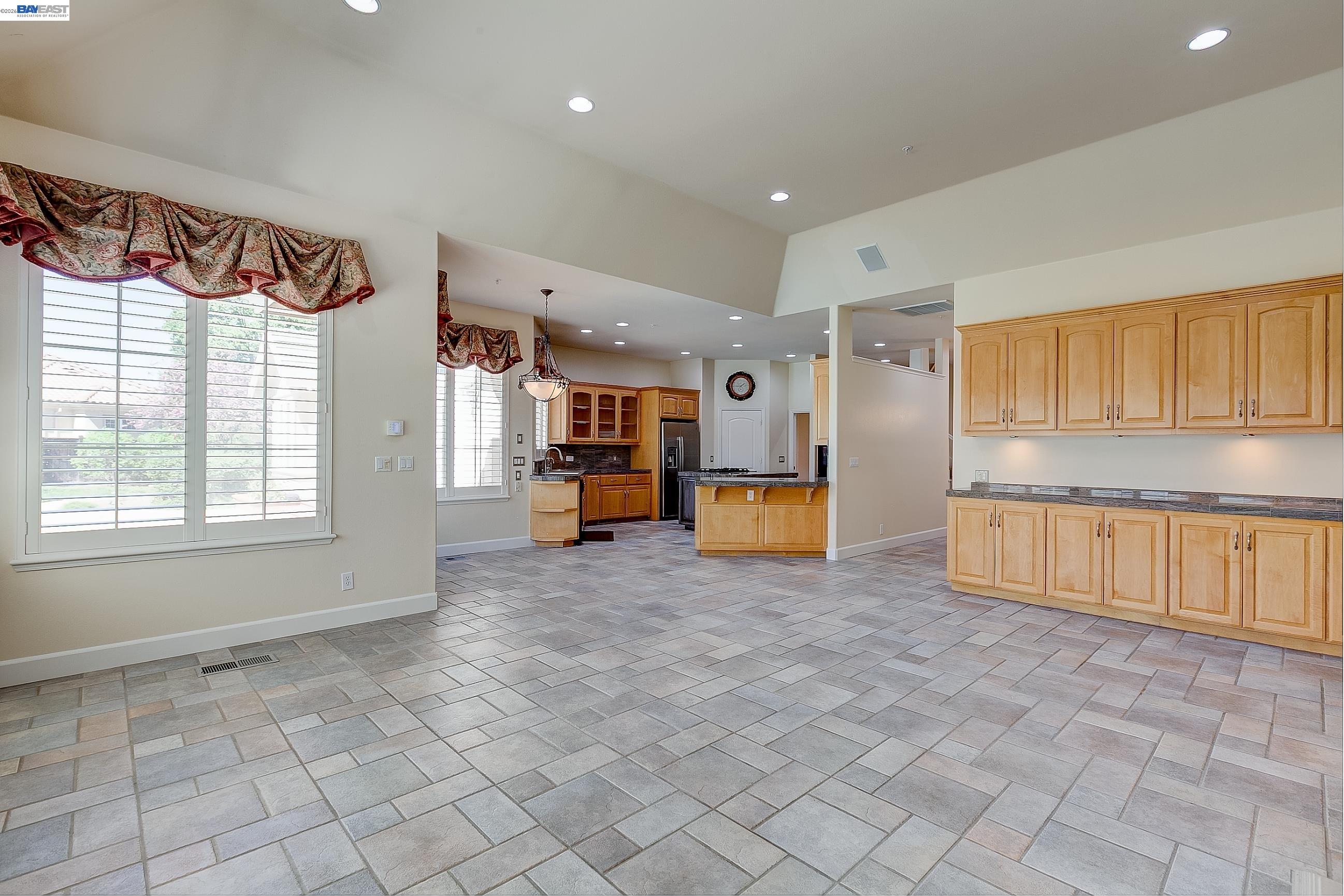 2779 E RUBY HILL DR