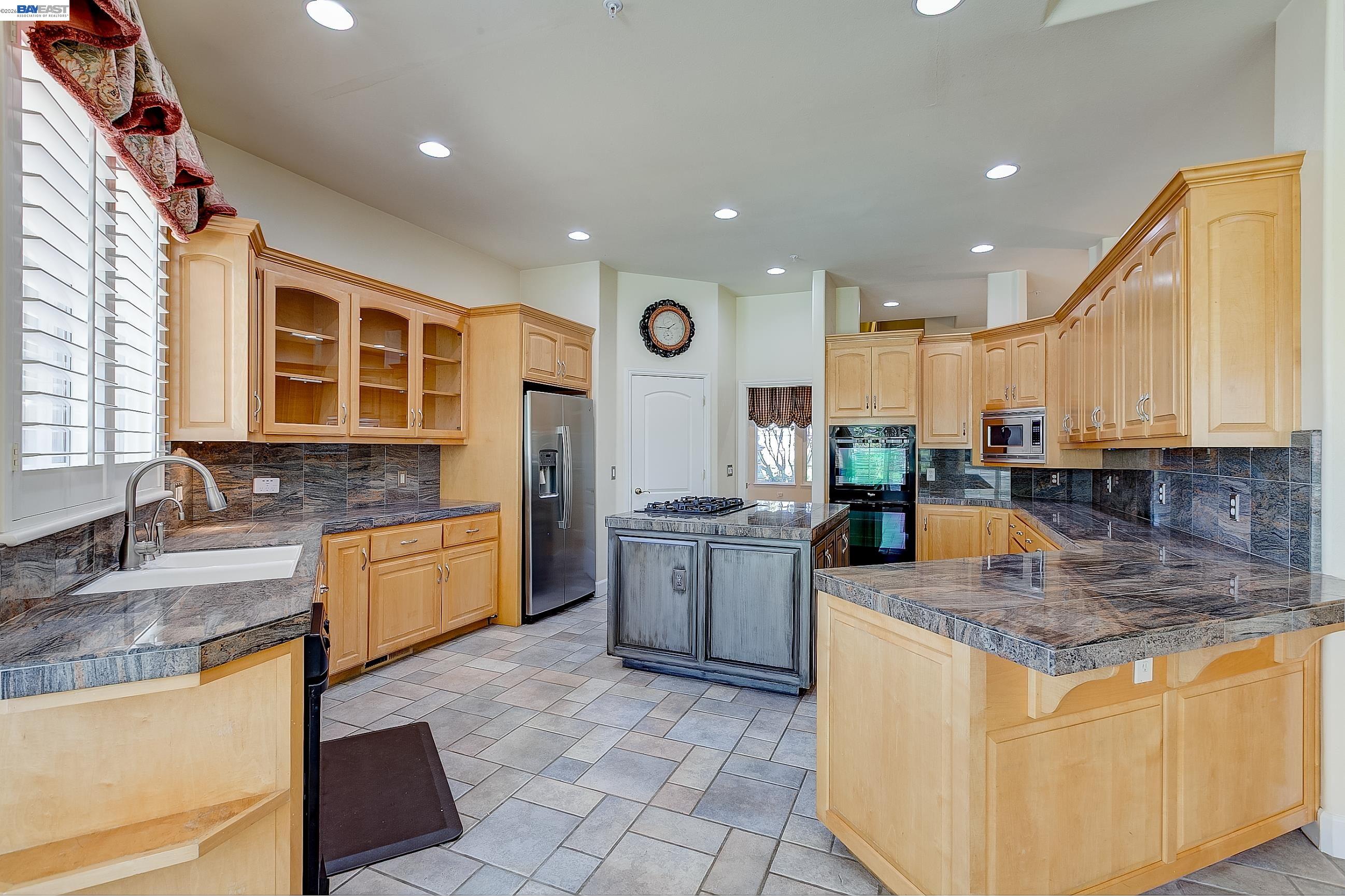 2779 E RUBY HILL DR