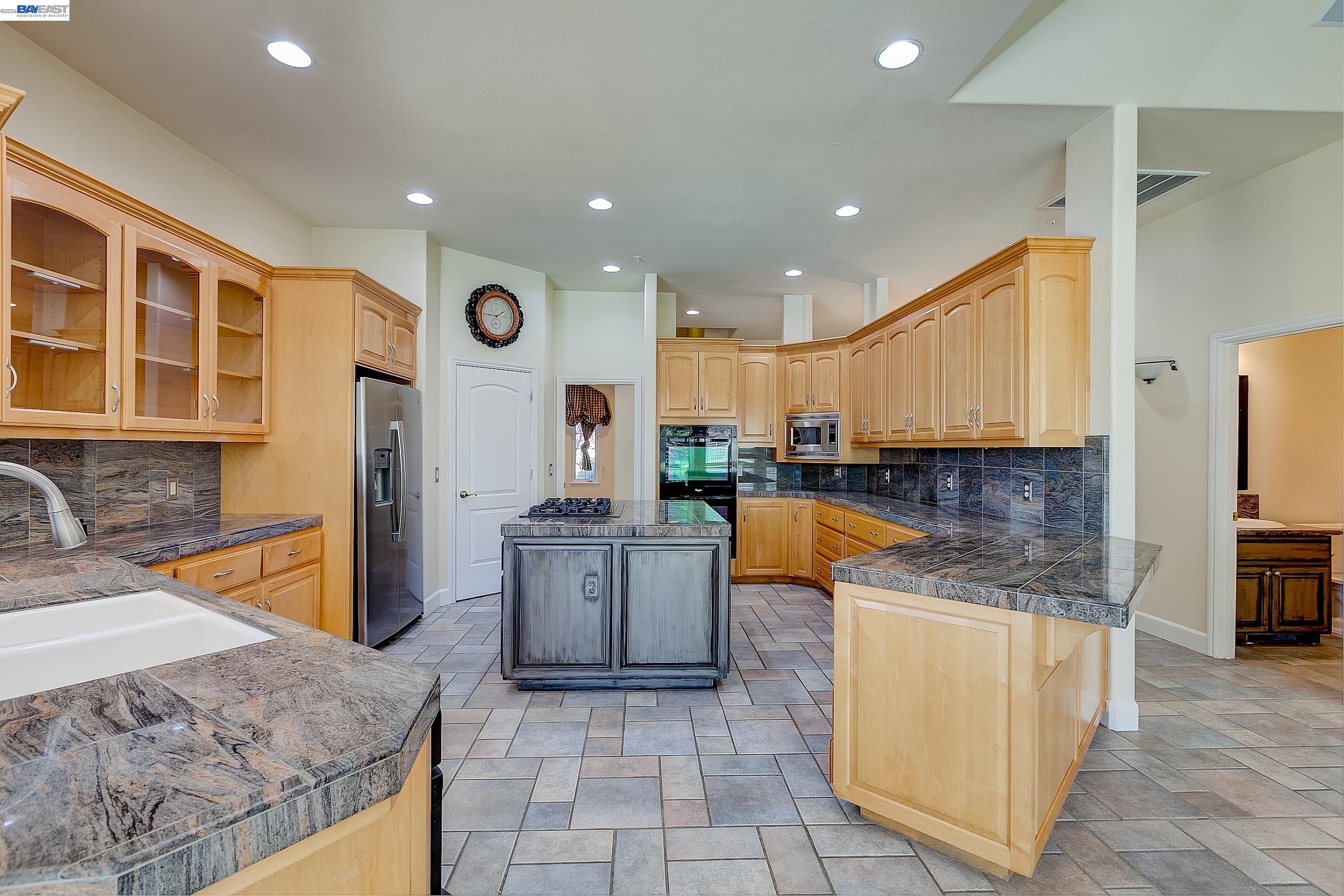 2779 E RUBY HILL DR