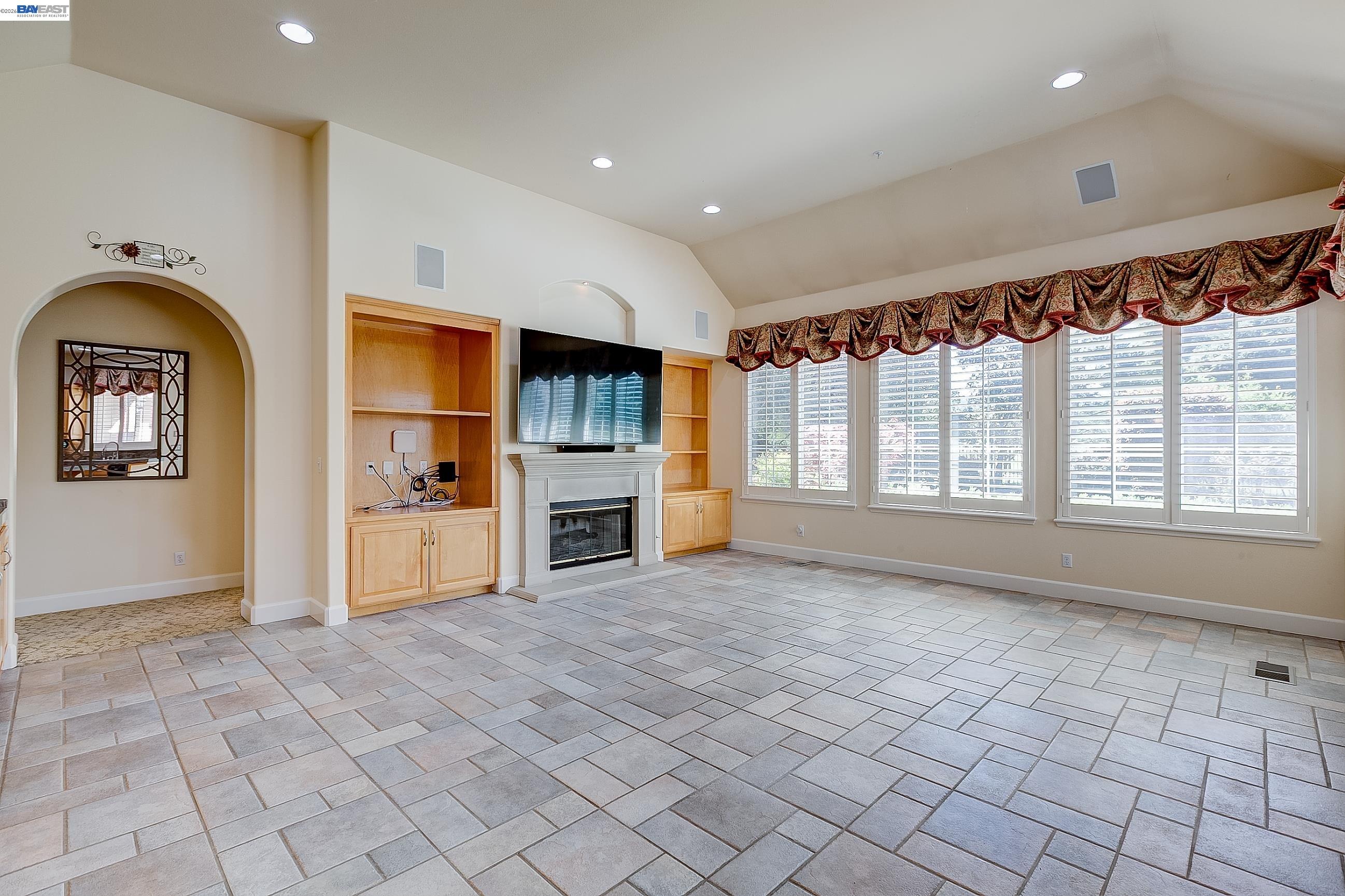 2779 E RUBY HILL DR