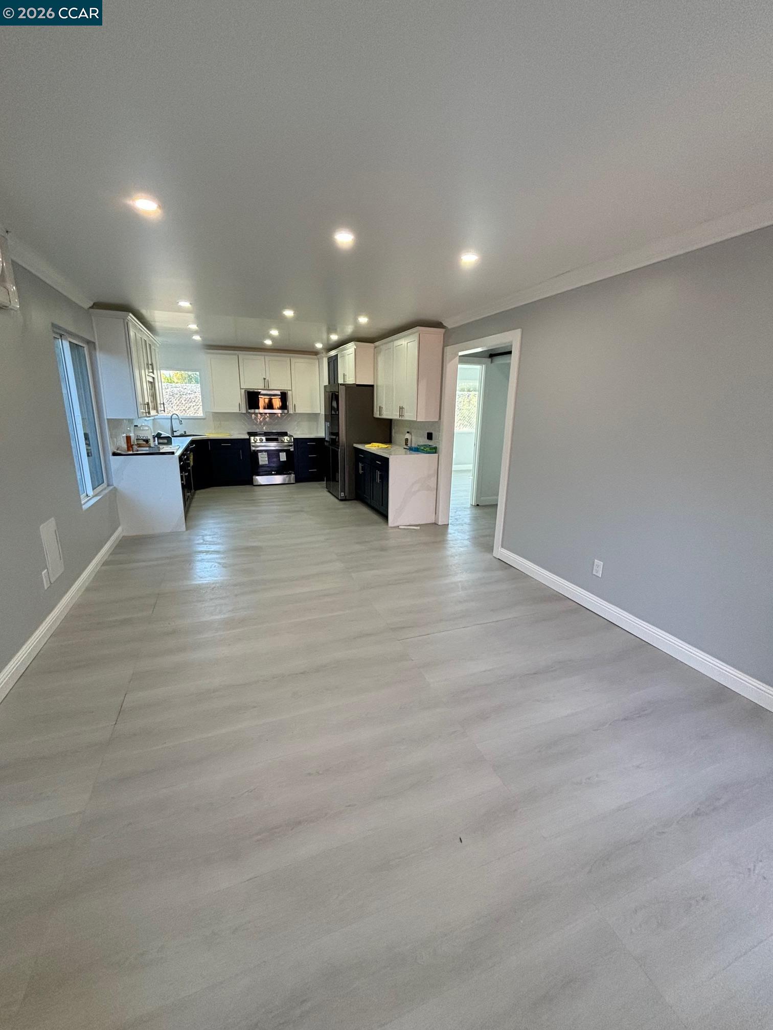 4554 Lakeshore Dr