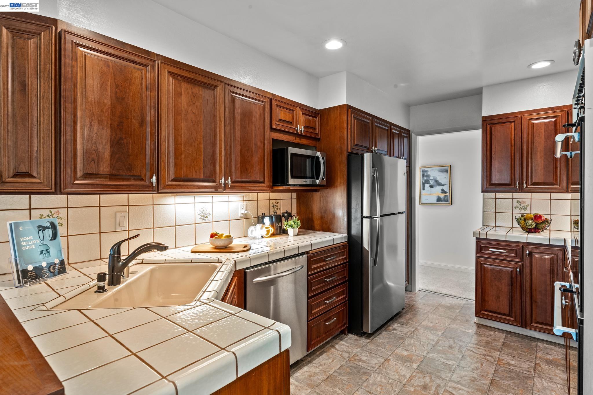 4473 Hillsborough Dr