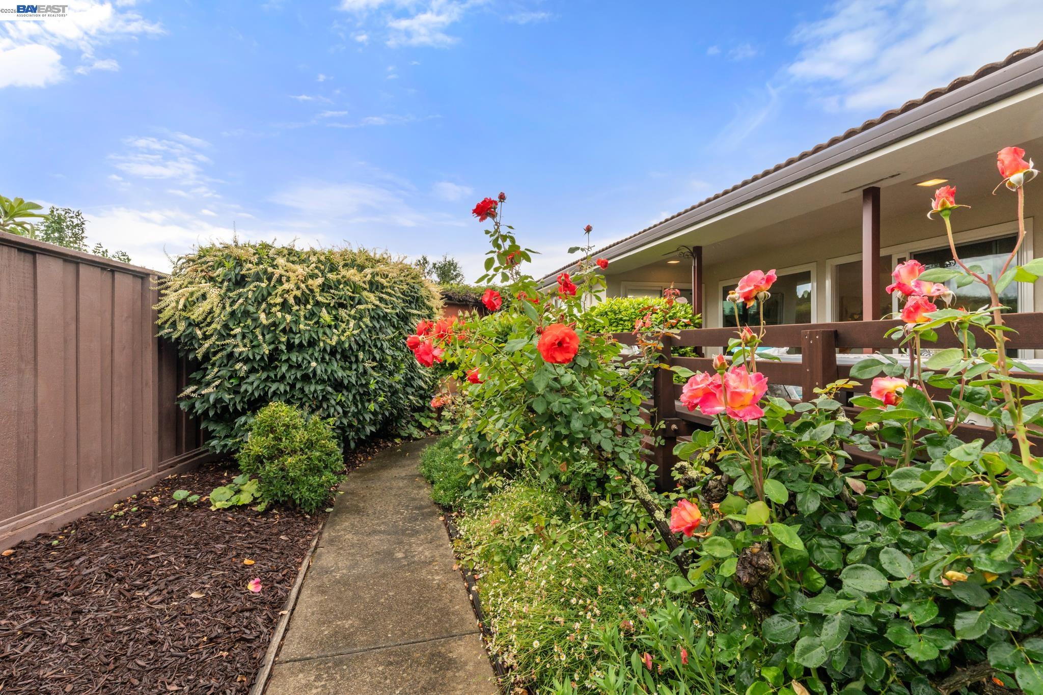 4473 Hillsborough Dr