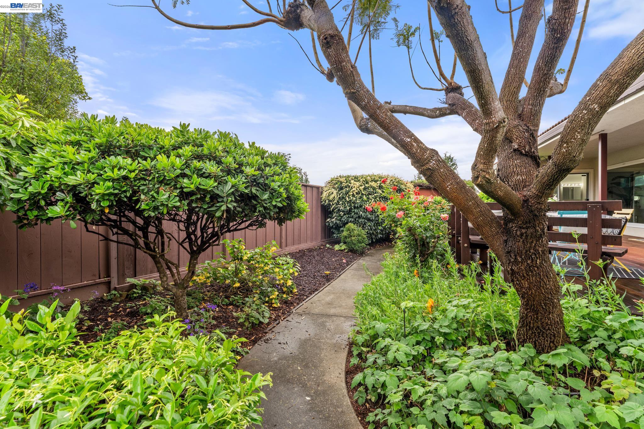 4473 Hillsborough Dr