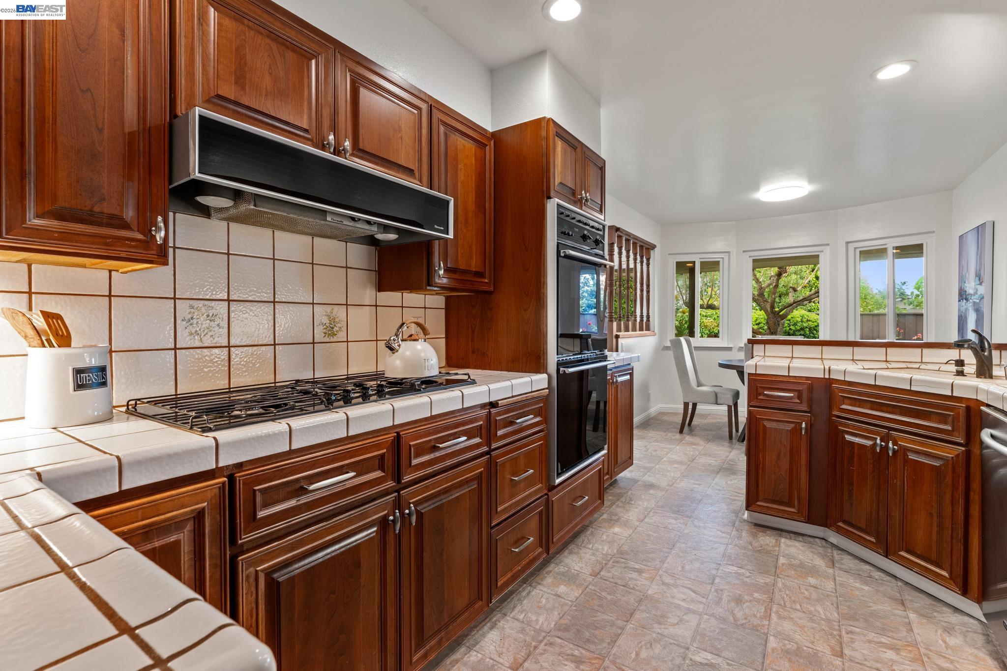 4473 Hillsborough Dr