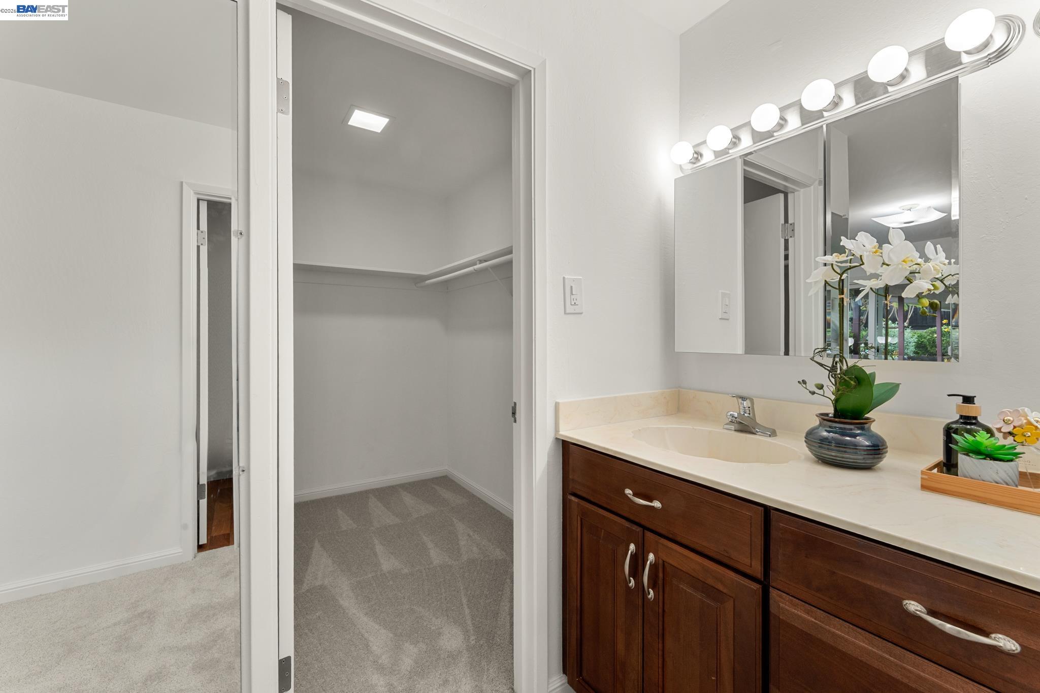 4473 Hillsborough Dr