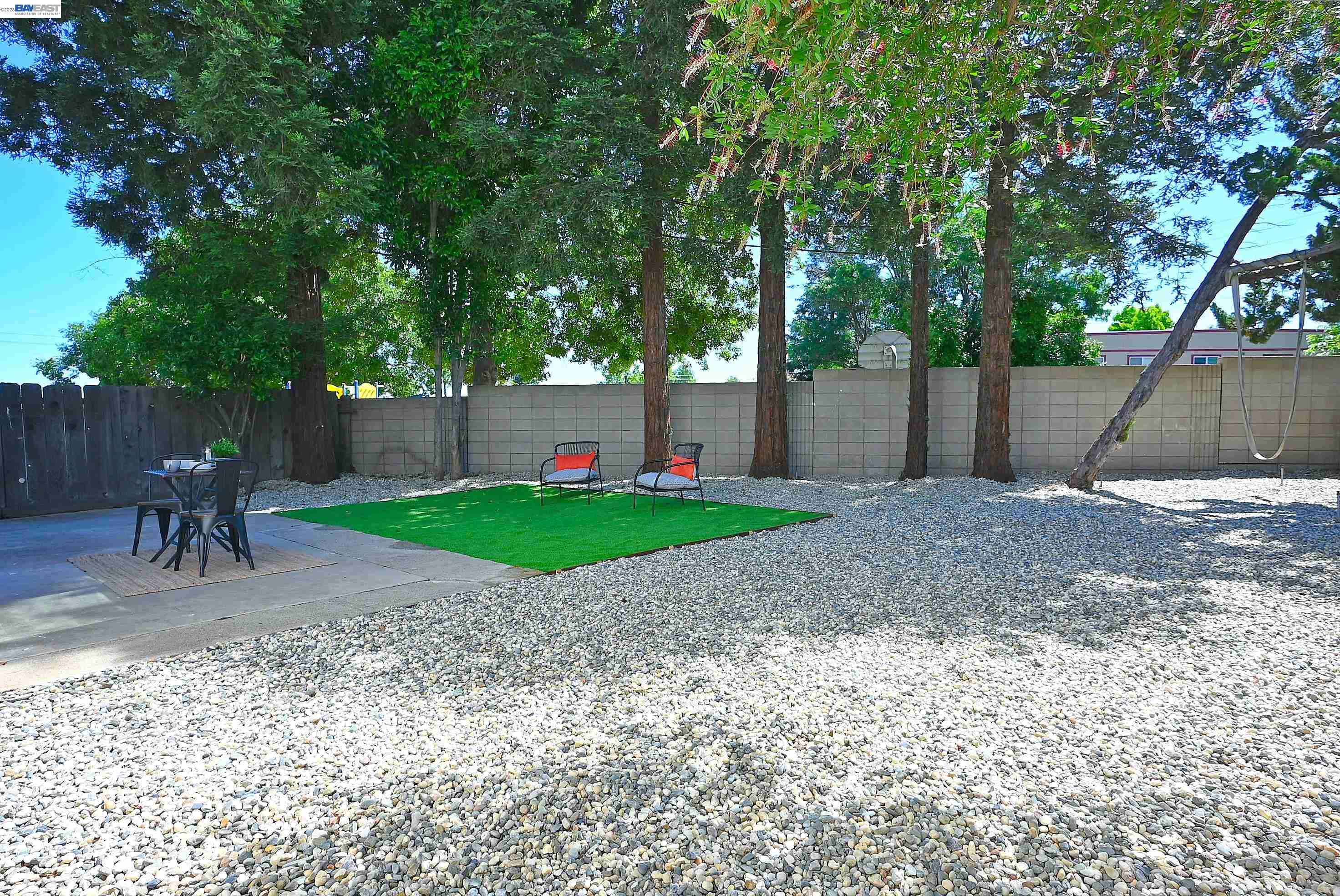 2725 Countrywood Dr