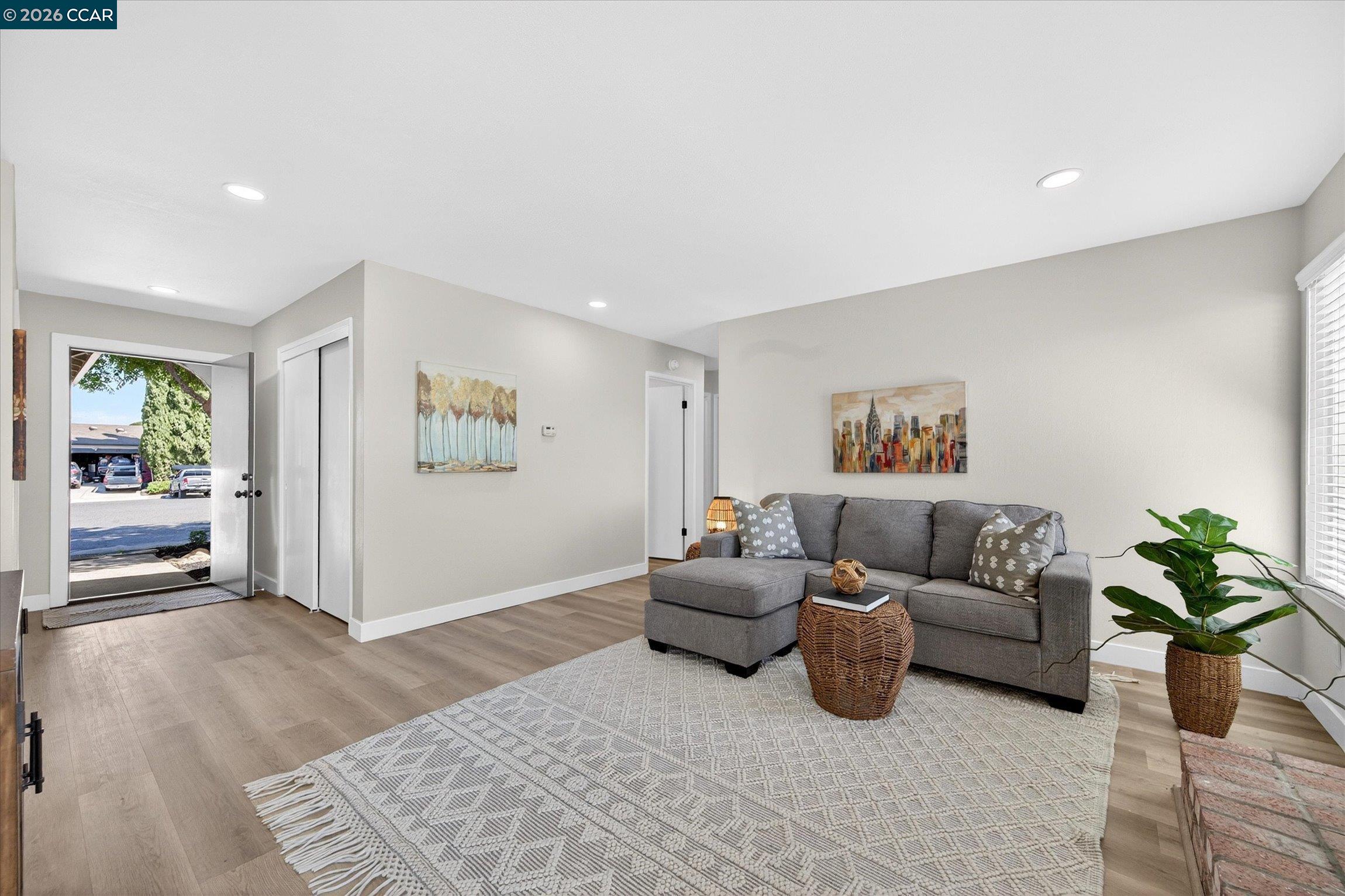 20 Fairway Ct