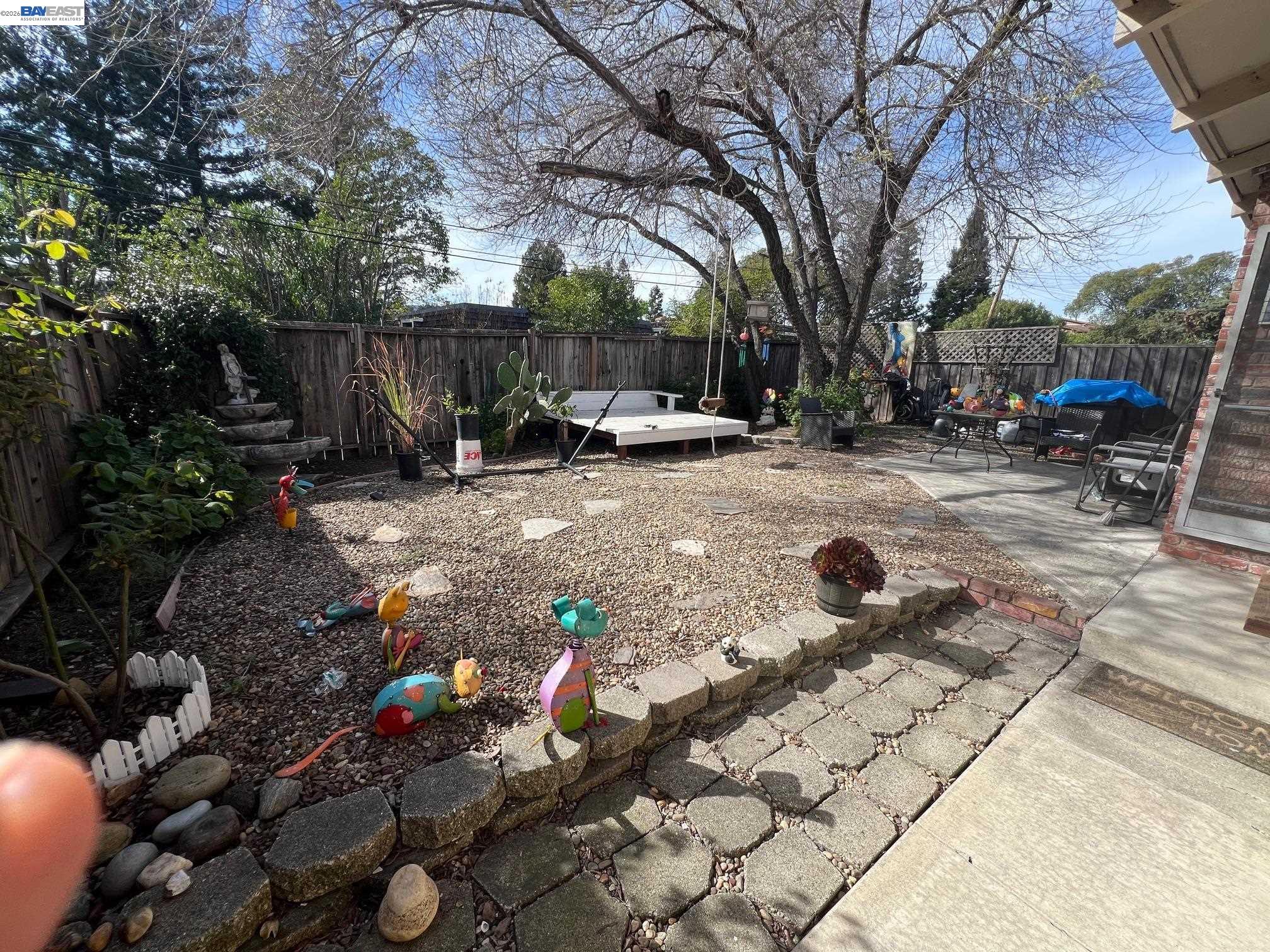 1594 Morgan Ln.