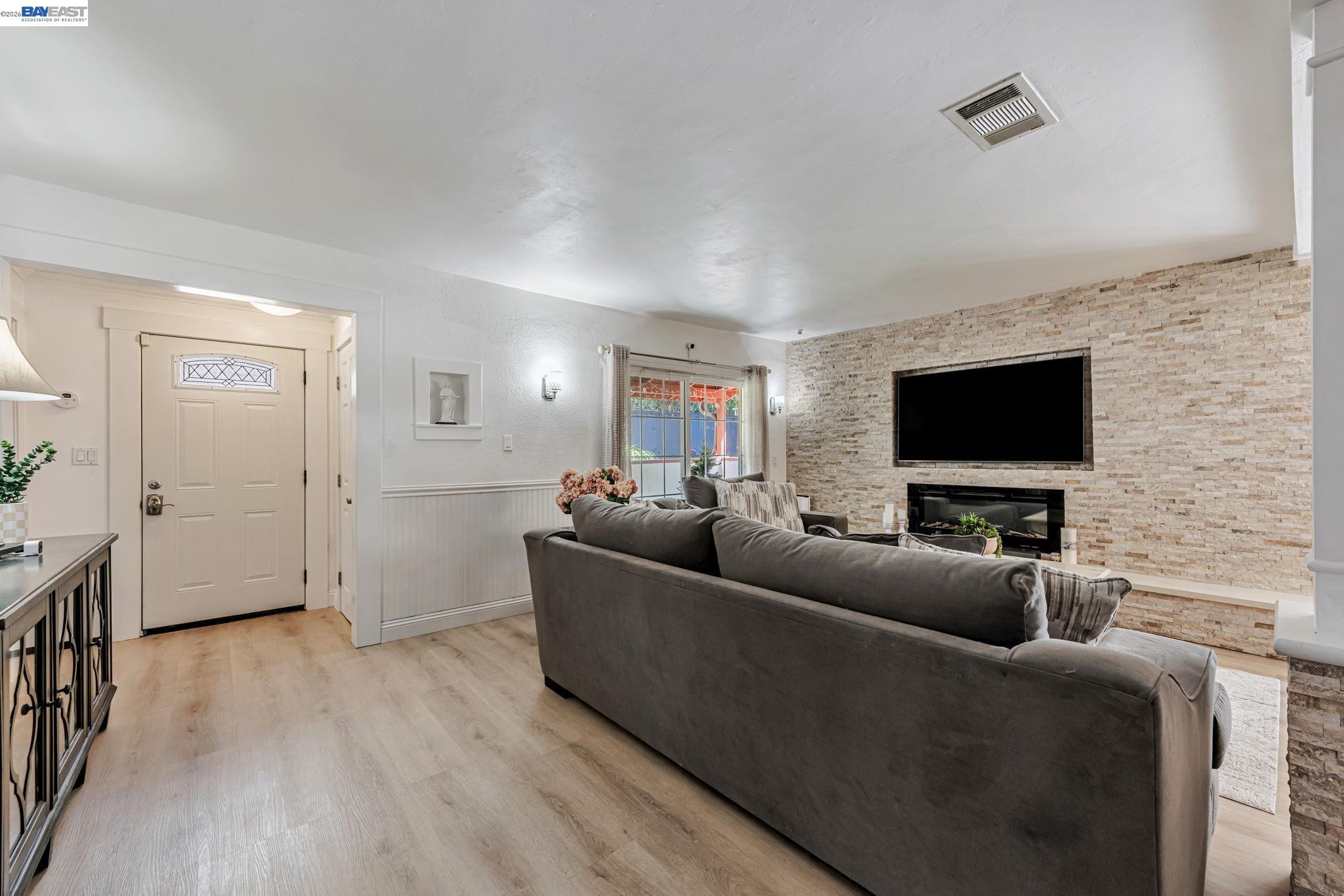 35970 Vivian Pl