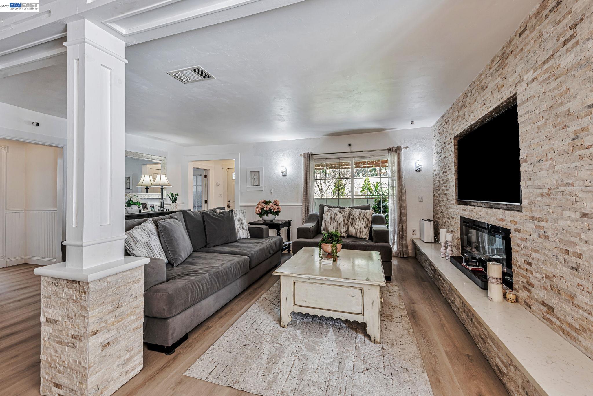 35970 Vivian Pl