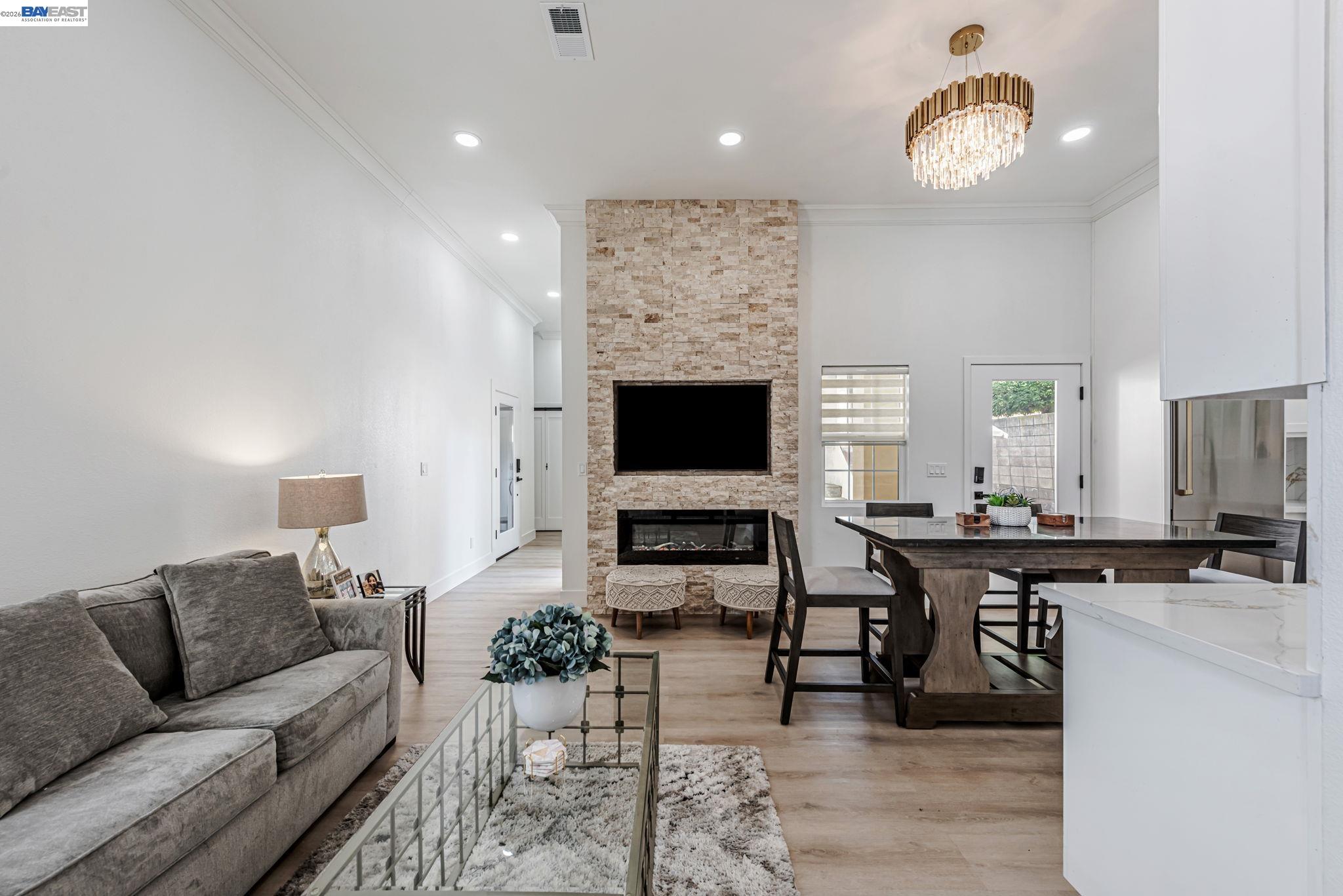 35970 Vivian Pl