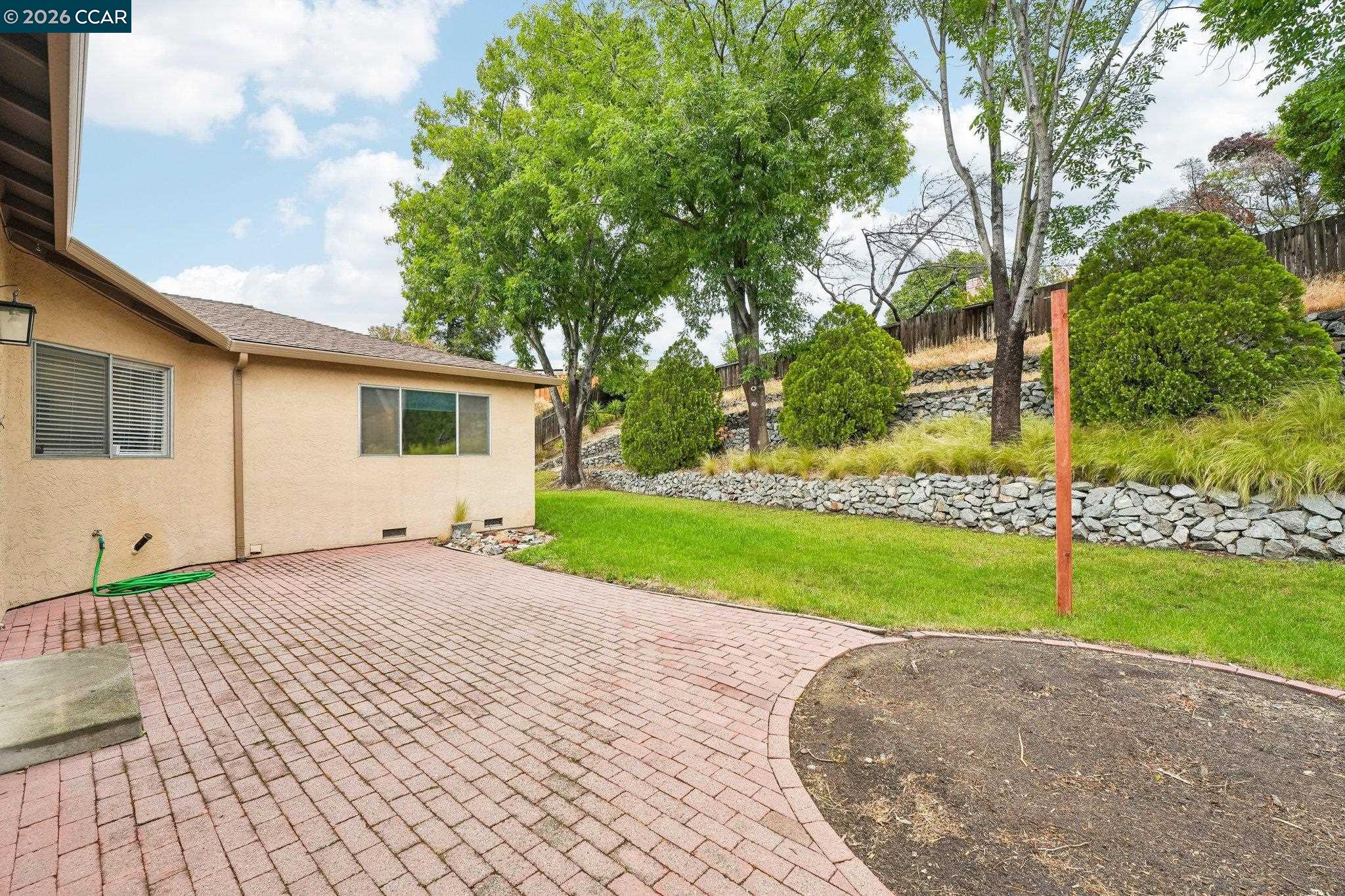 3323 Serpentine Dr