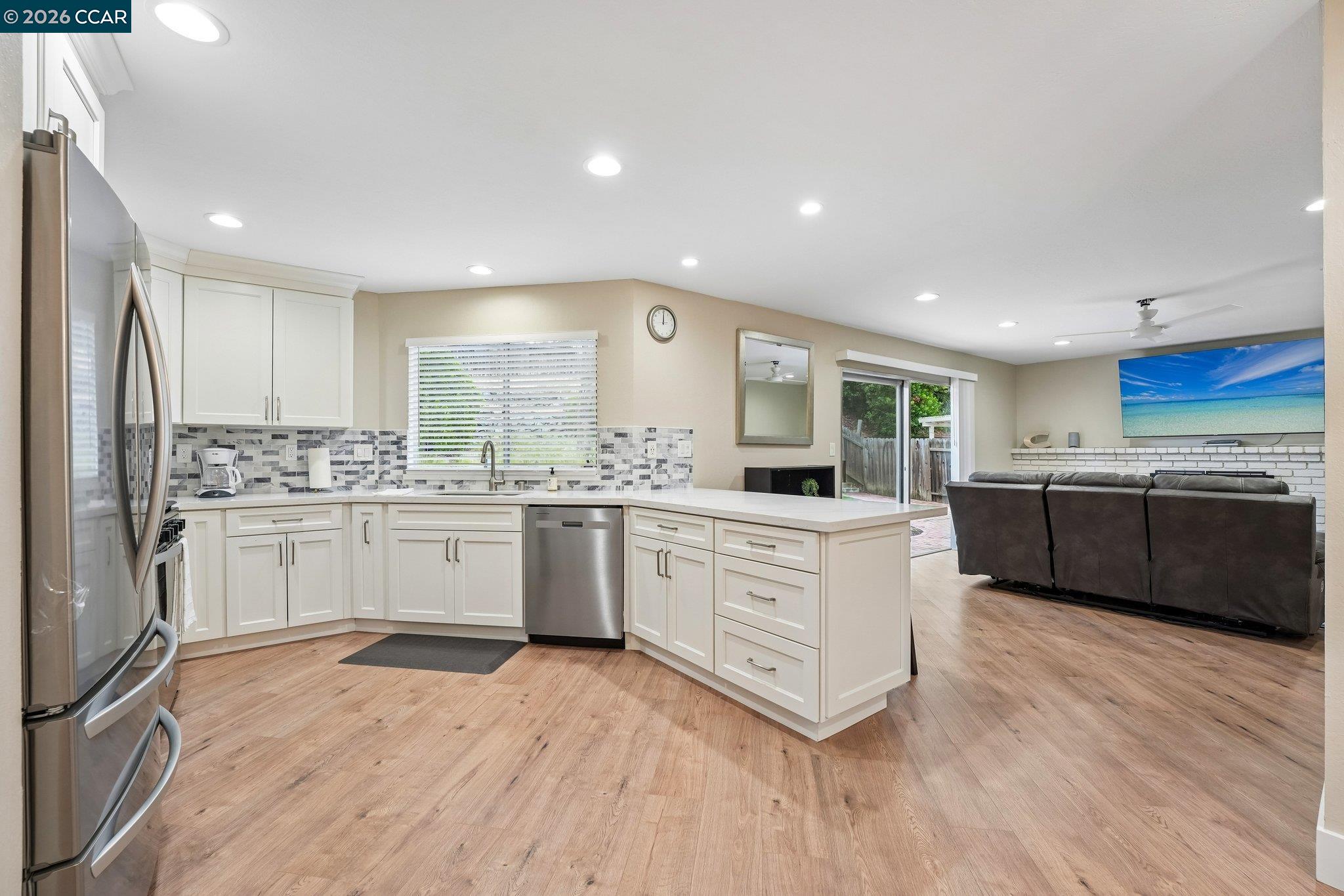 3323 Serpentine Dr