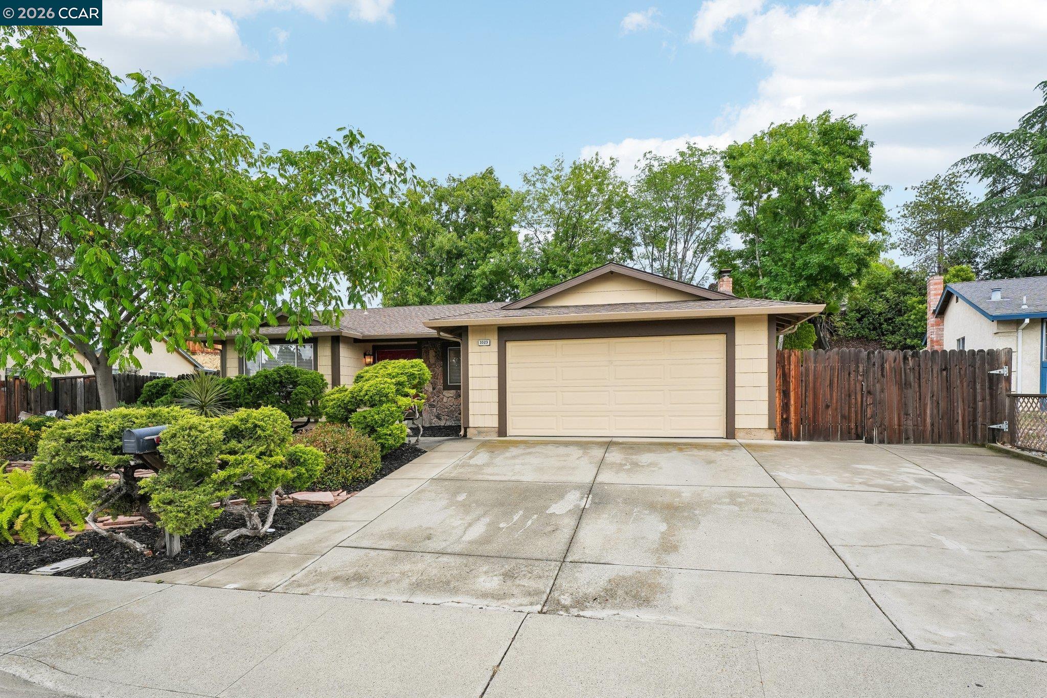 3323 Serpentine Dr