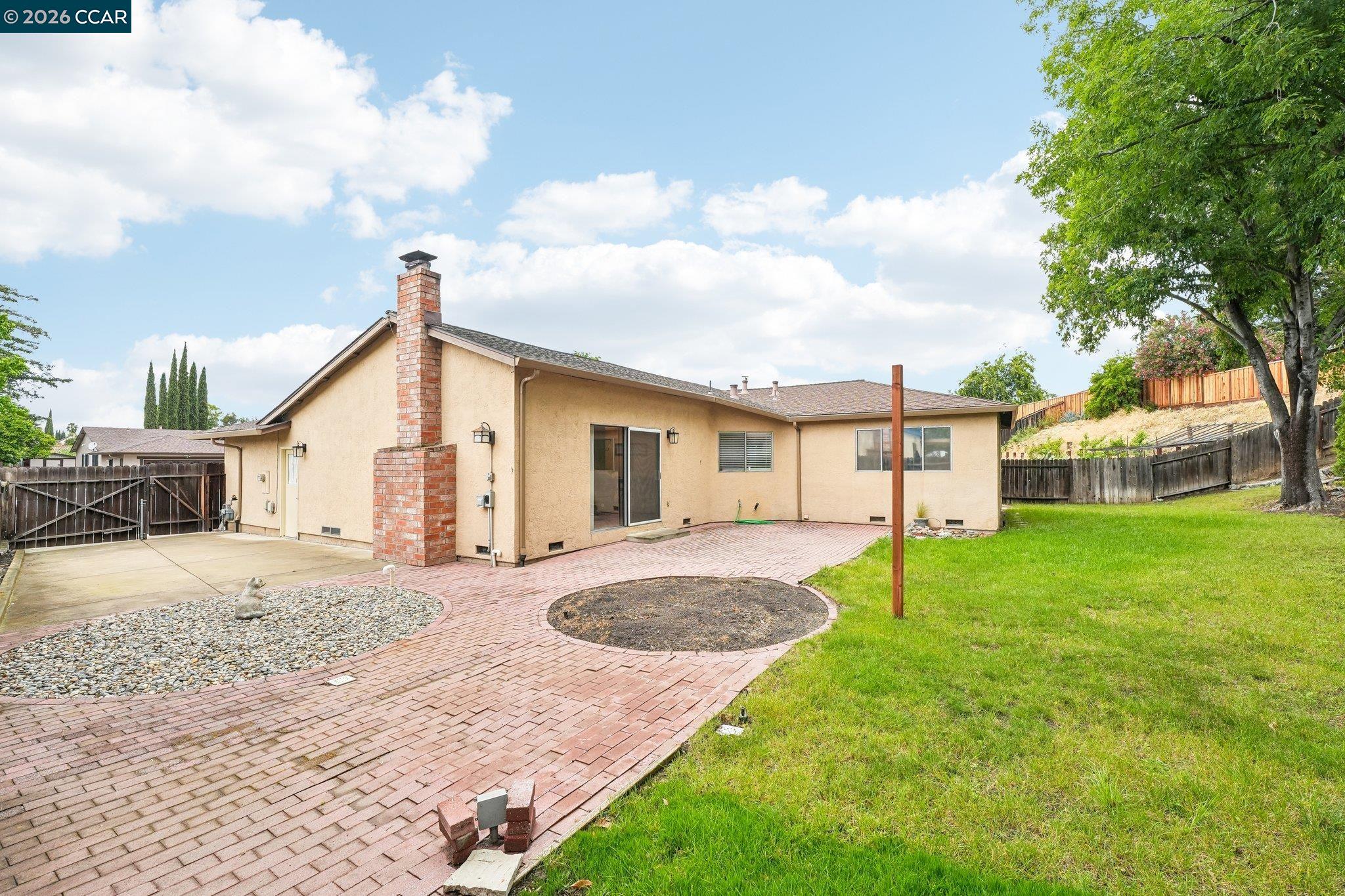 3323 Serpentine Dr