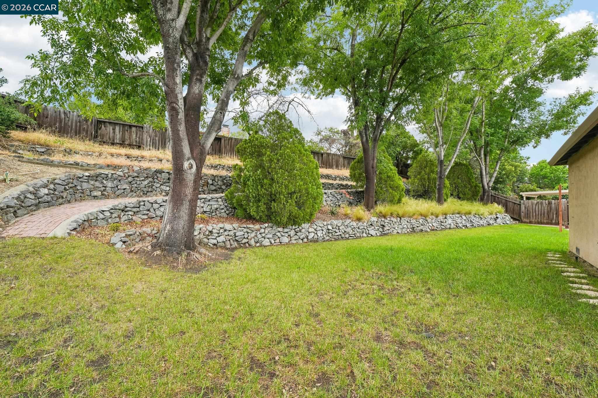 3323 Serpentine Dr